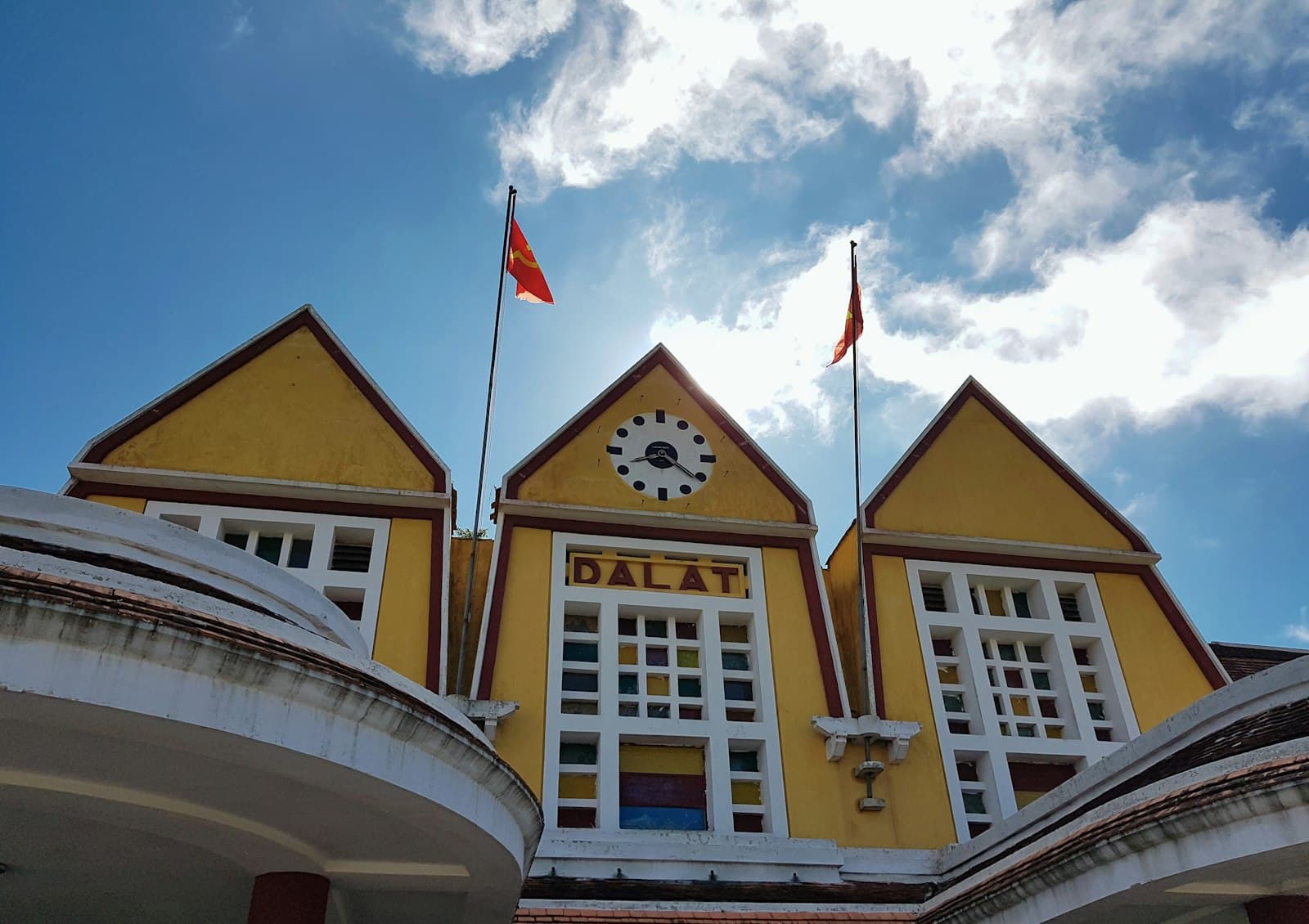 Đà Lạt — yellow Dalat building