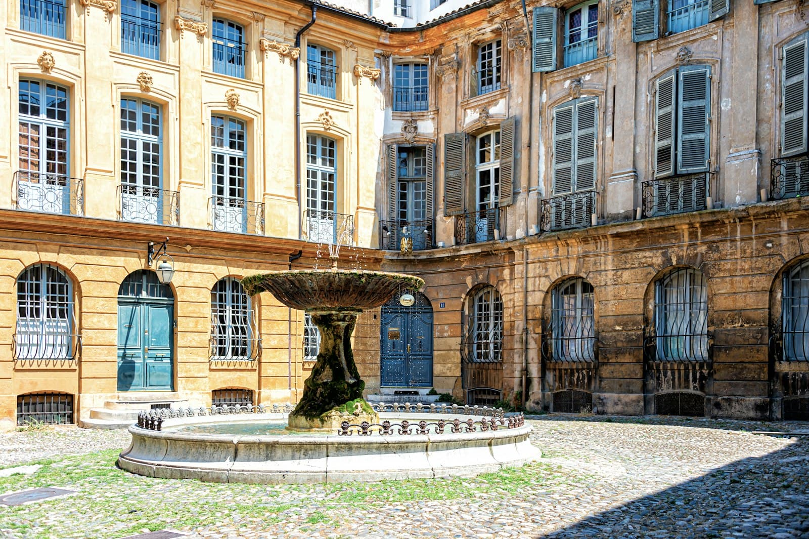 Aix-en-Provence — a courtyard with a fountain in the middle of it