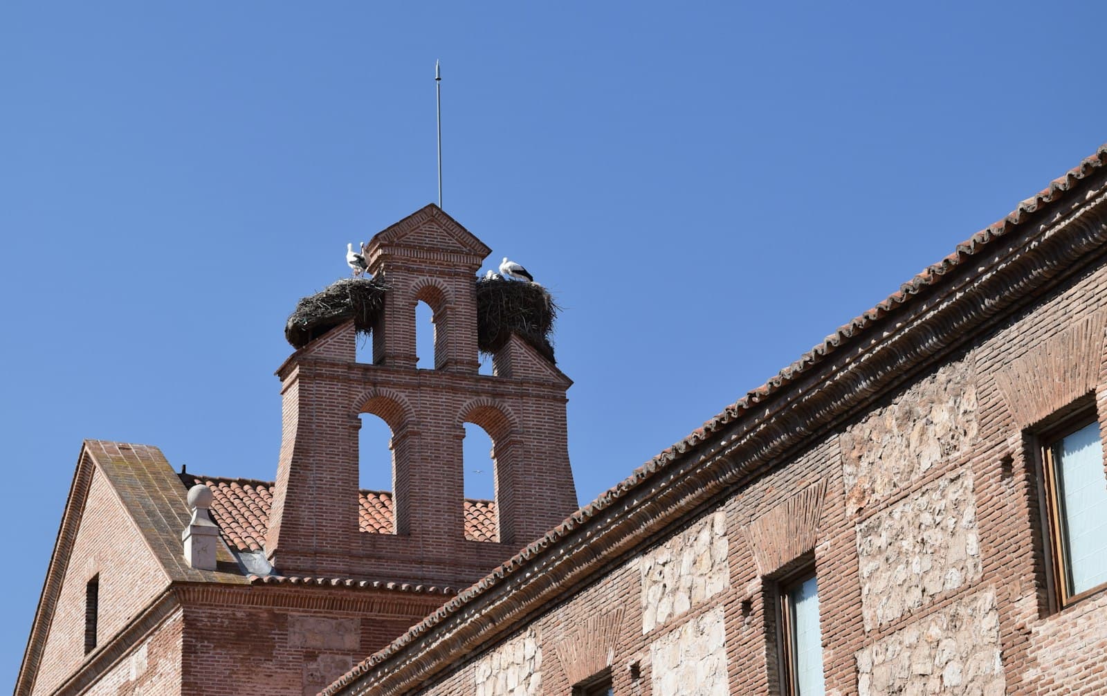Alcalá de Henares — a tall brick building with a clock tower
