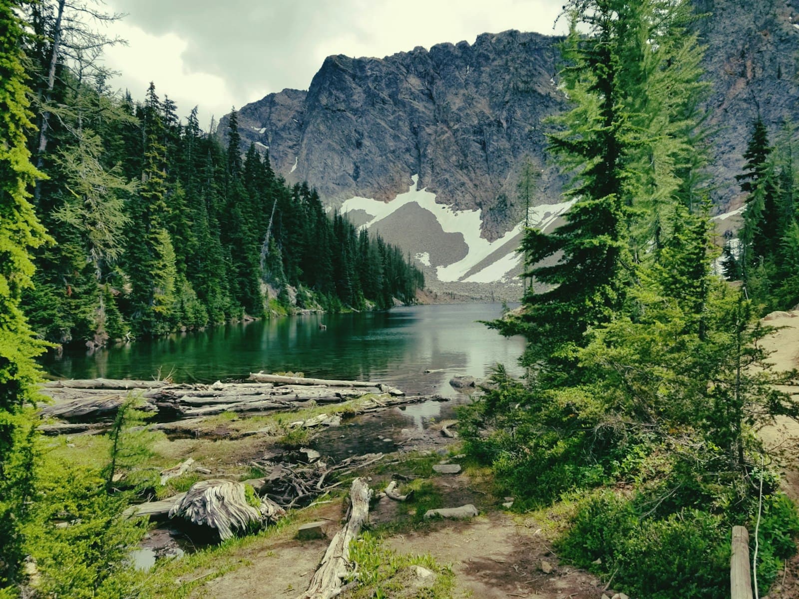 Alpine — a lake surrounded by trees and mountains