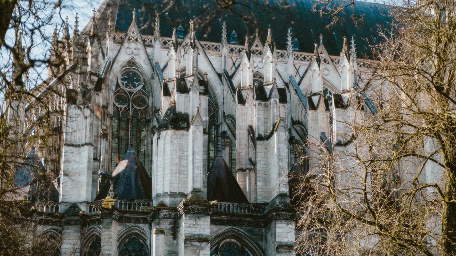 Amiens — A large building with a clock on the front of it