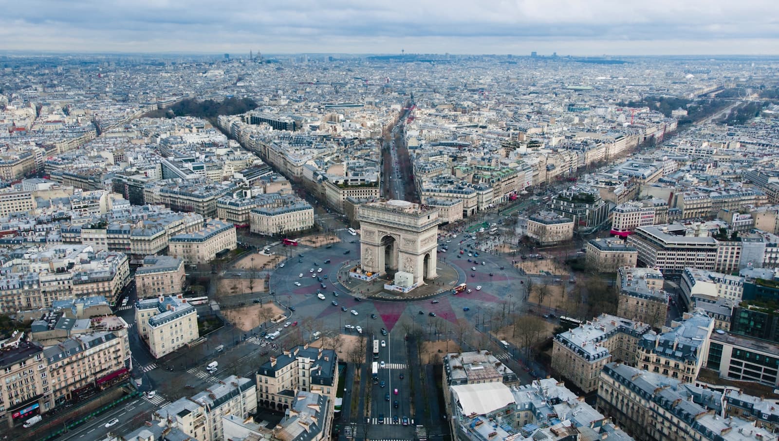 Apt — aerial view photography of city