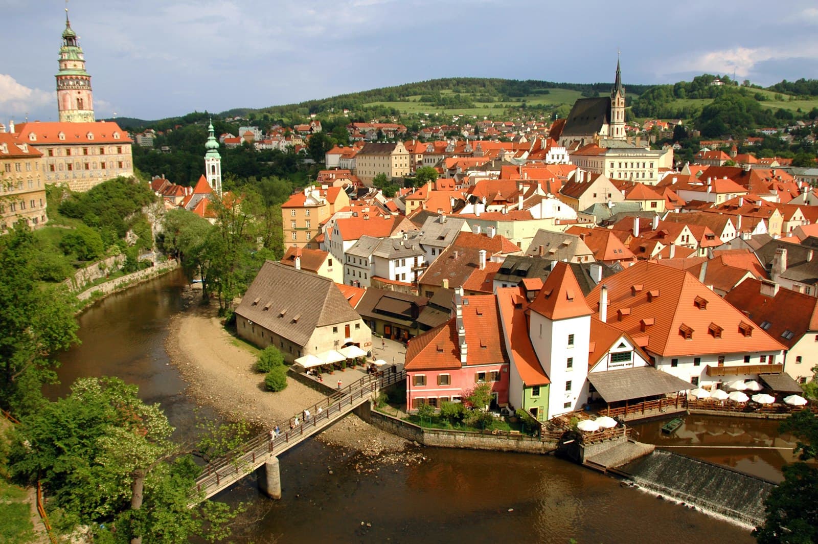 Aš — an aerial view of a city with a river running through it