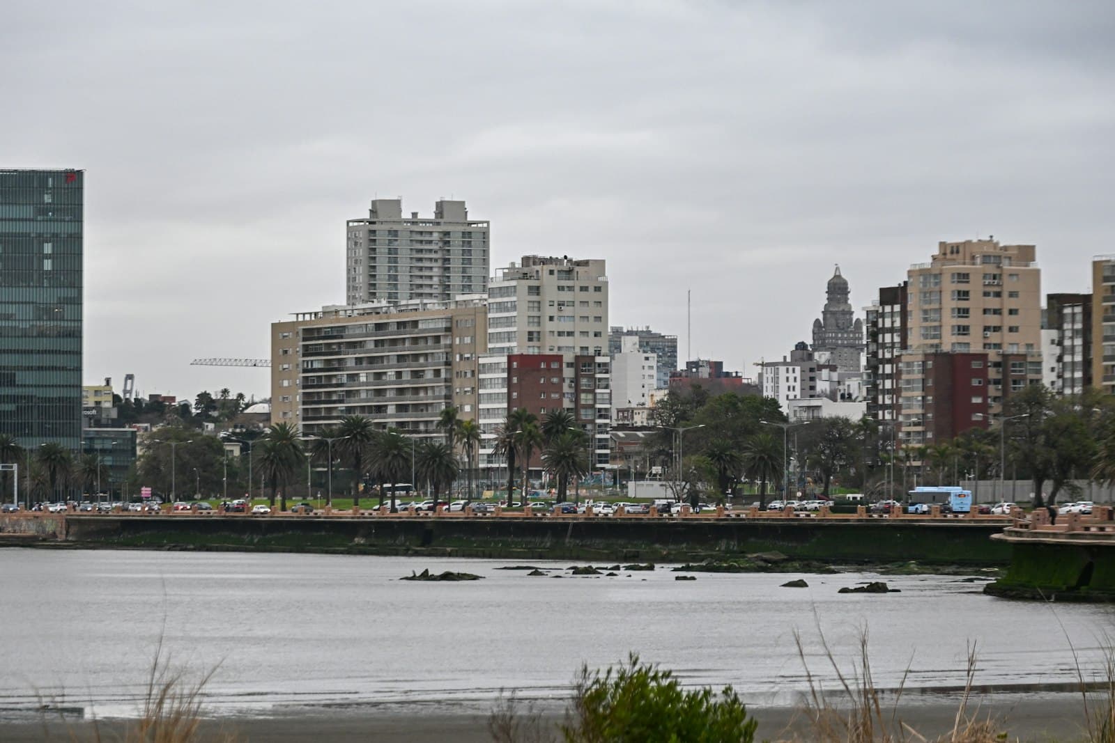 Atlántida — City skyline with buildings and water under an overcast sky.