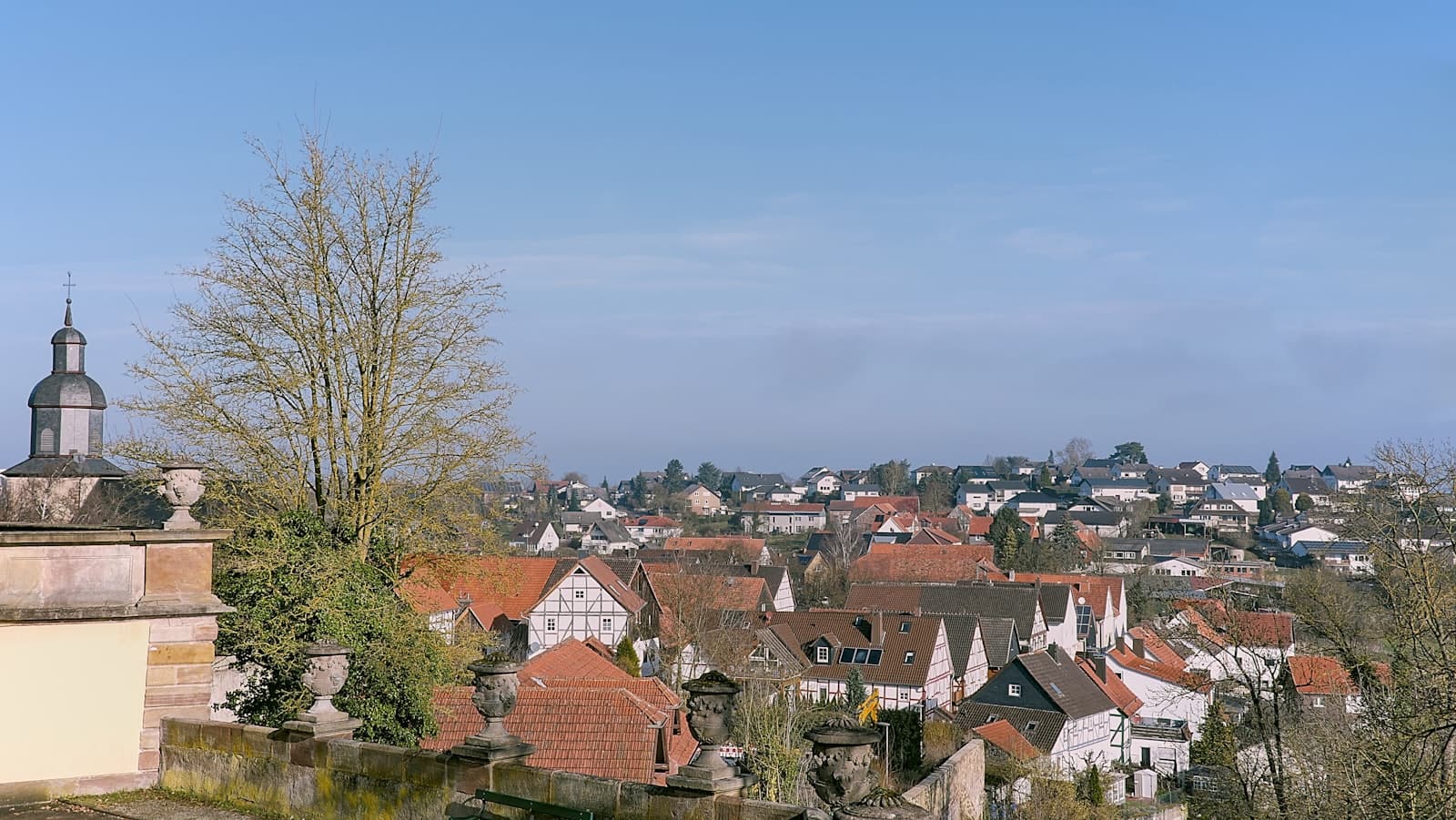 Bad Wildungen — A quaint town nestled under a bright blue sky.