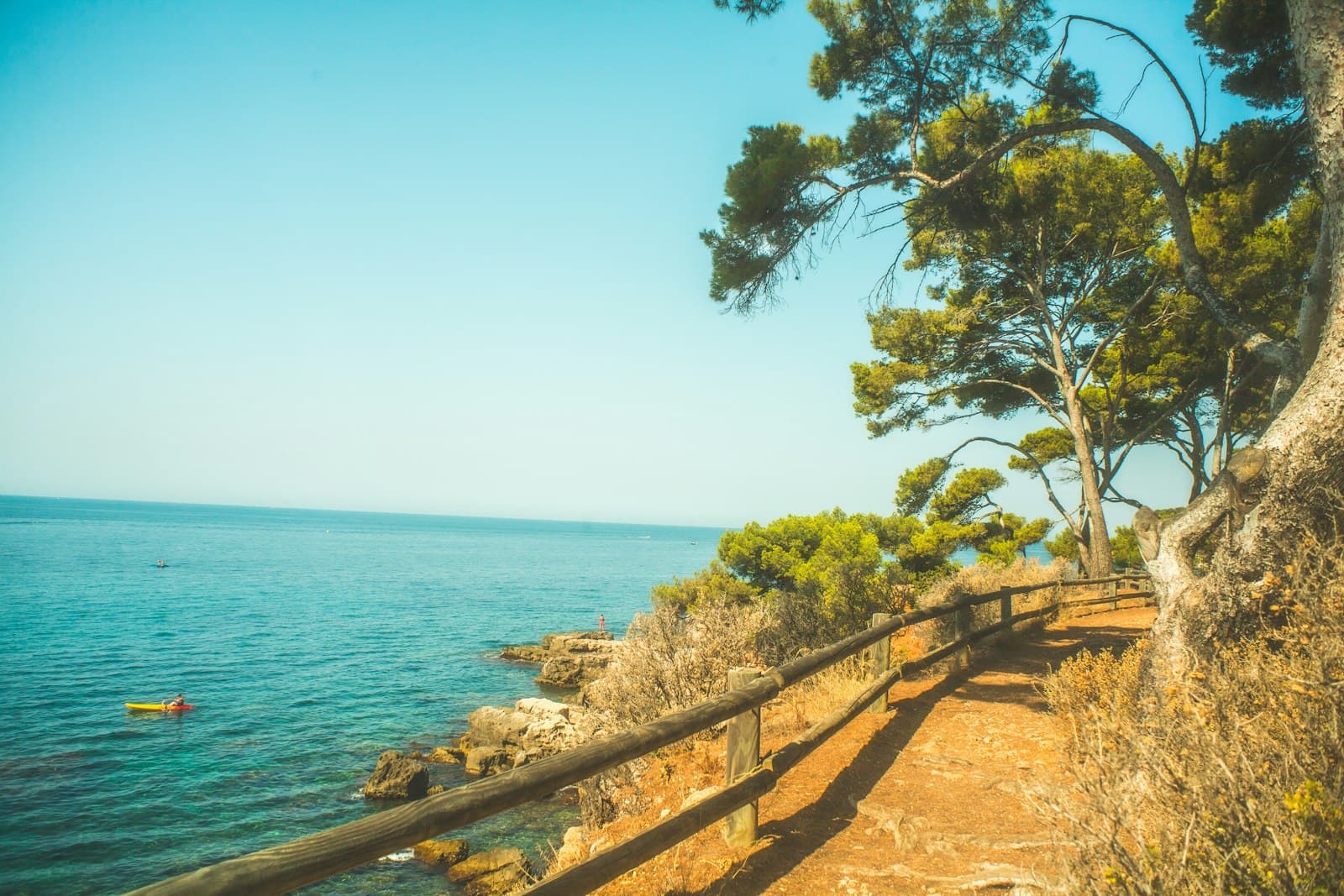 Bandol — A view of the ocean from a path leading to a beach