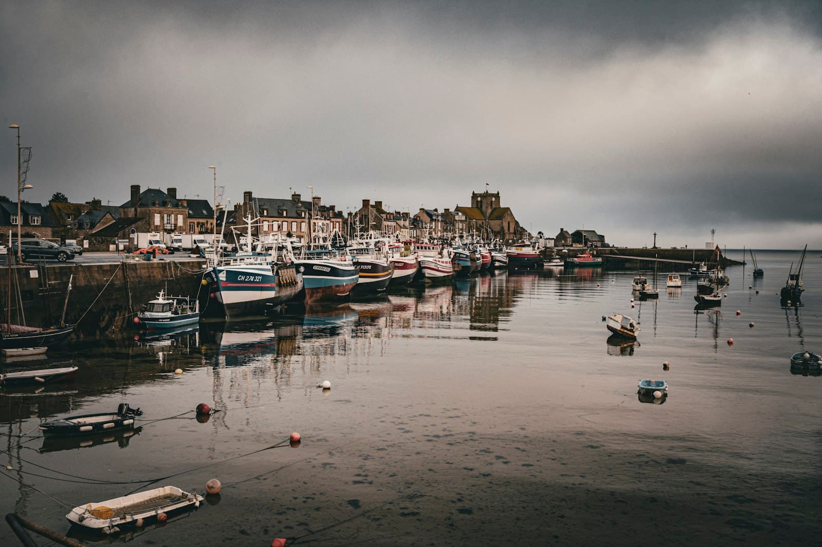 Barfleur — A harbor filled with lots of boats under a cloudy sky
