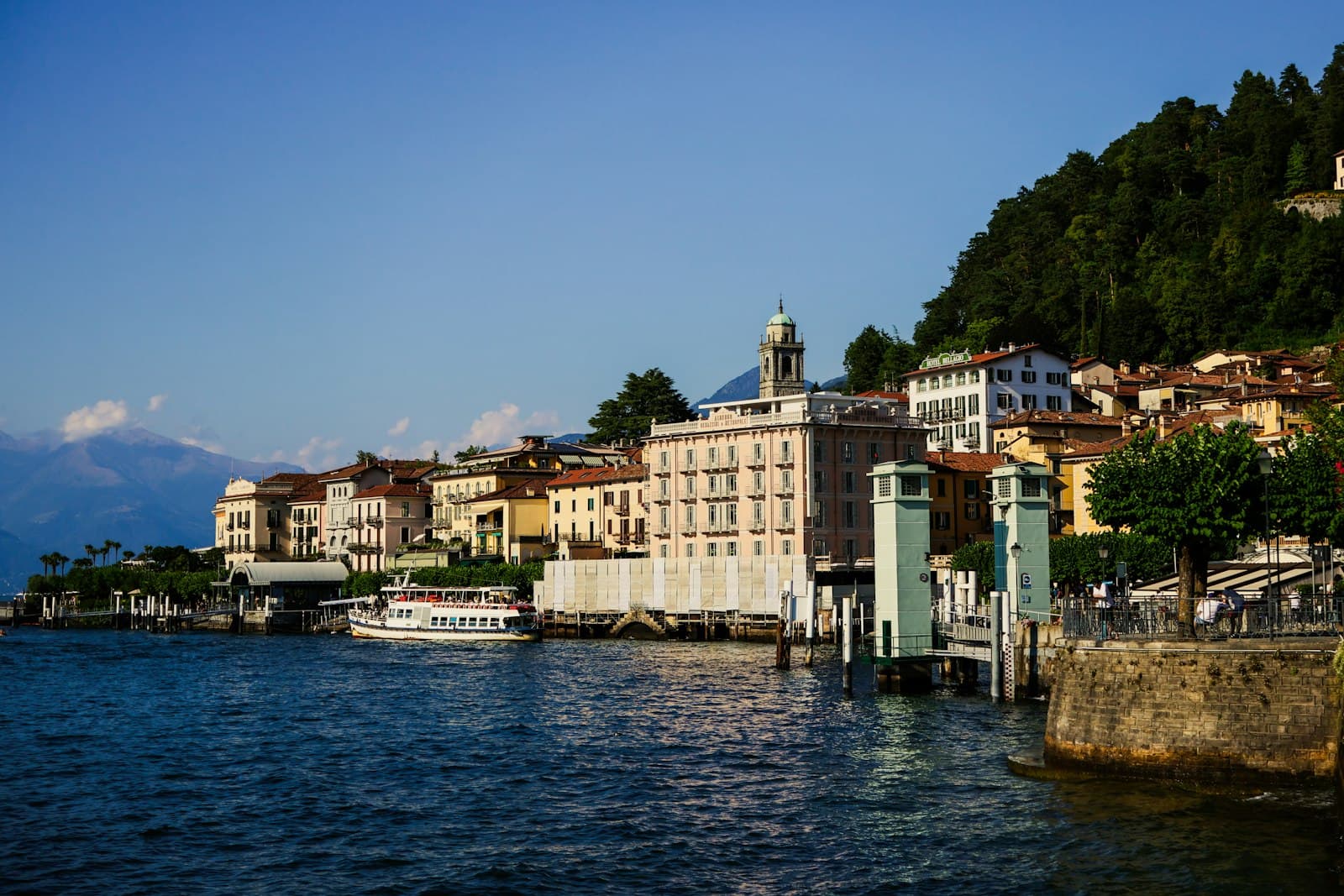 Bellagio — Buildings line a lake shore with a boat approaching.