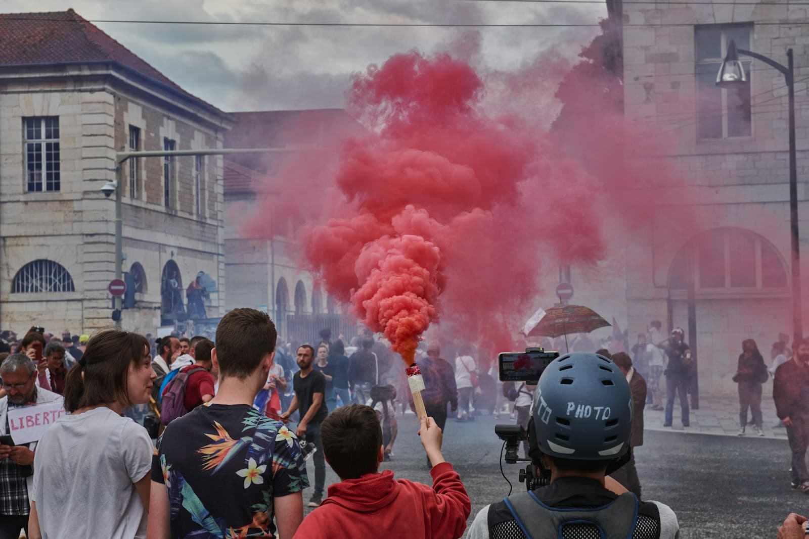 Besançon — people in red shirt holding red powder