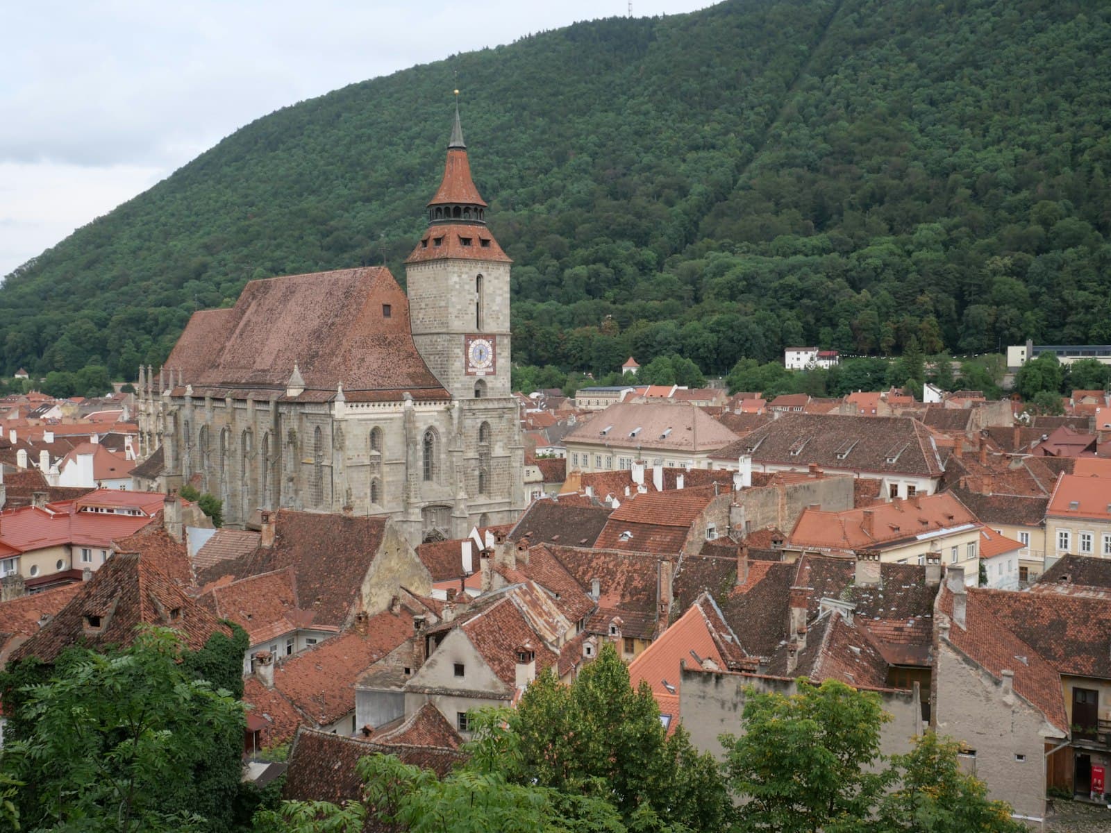 Brașov — Medieval town with a large church and mountain background