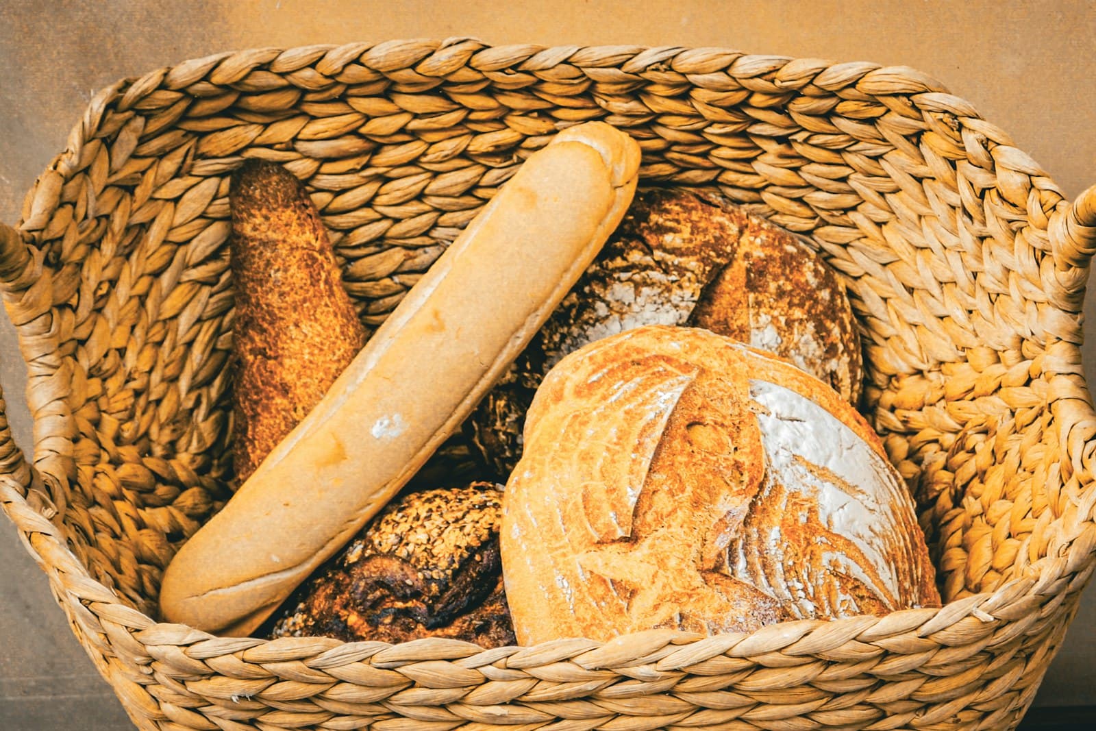 Buitrago del Lozoya — Fresh, delicious bread in a wicker basket.