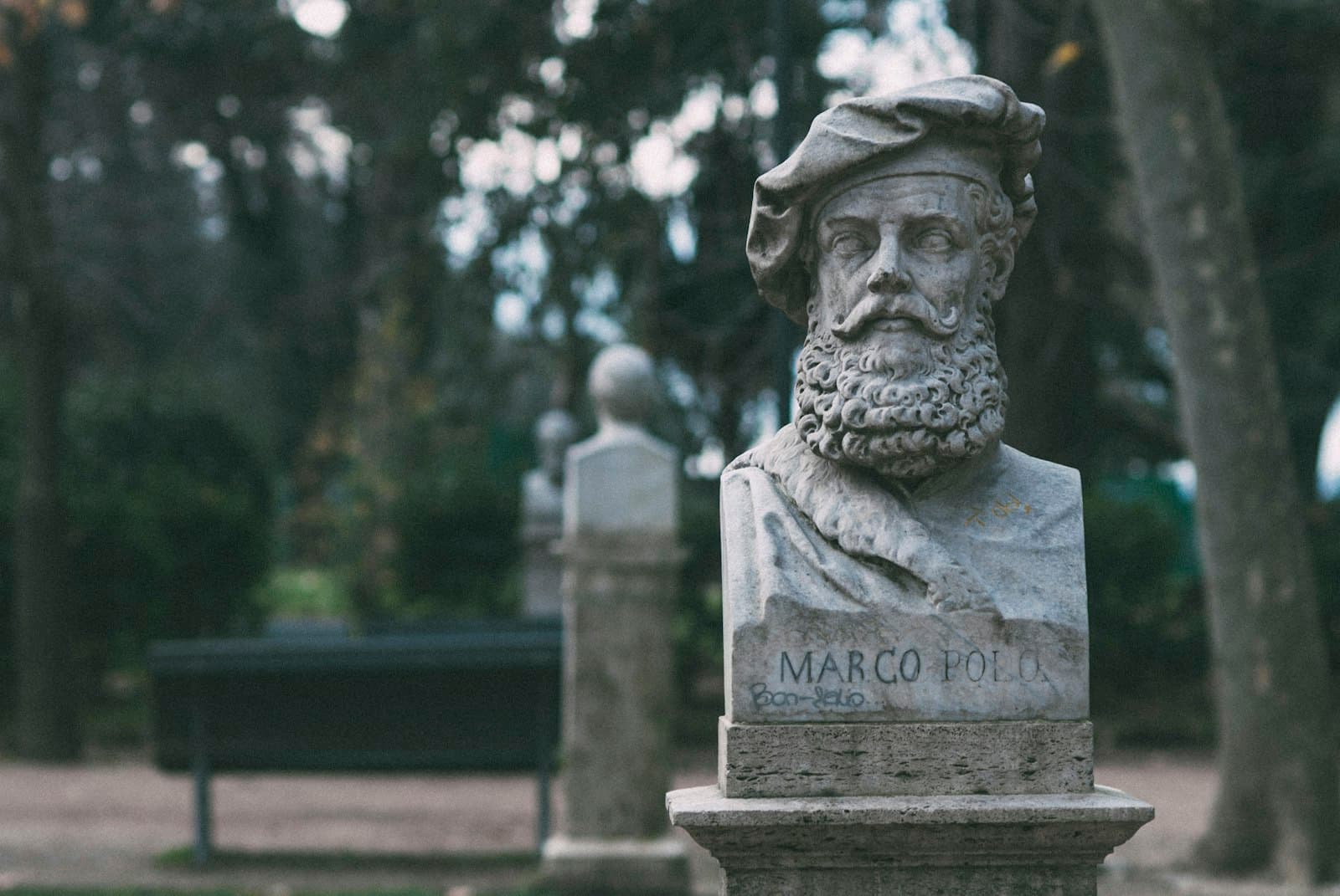 Busto Arsizio — gray concrete statue of woman