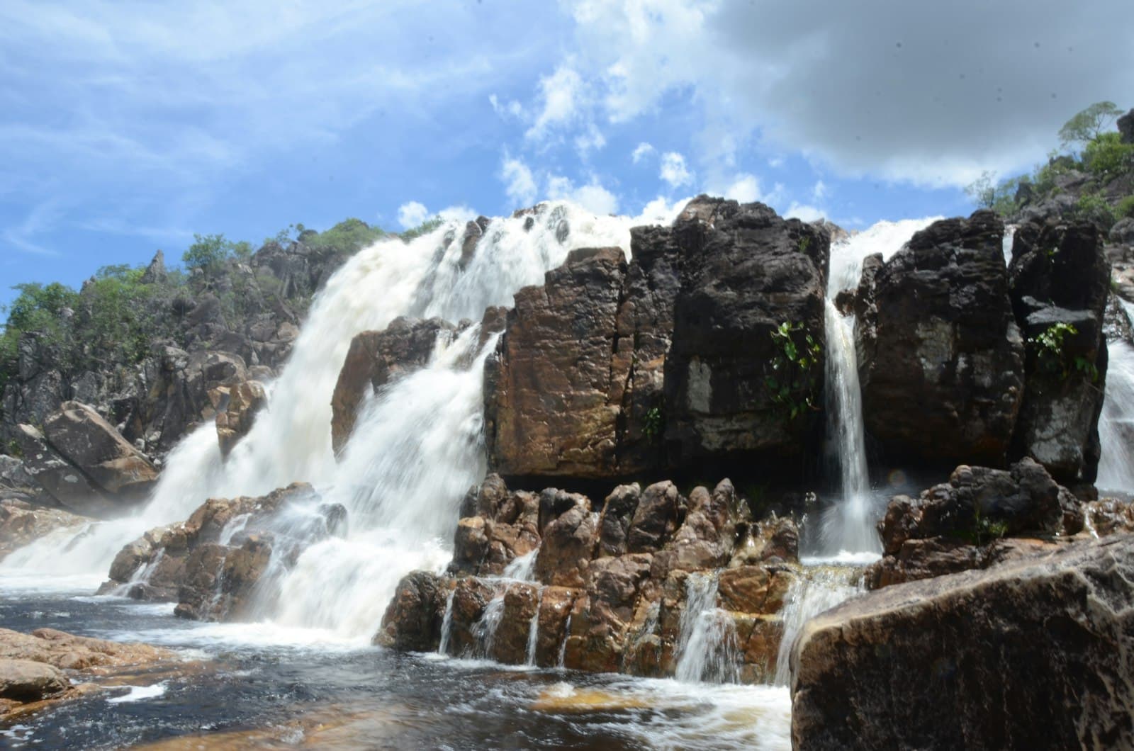 Cachoeira — waterfalls during daytime
