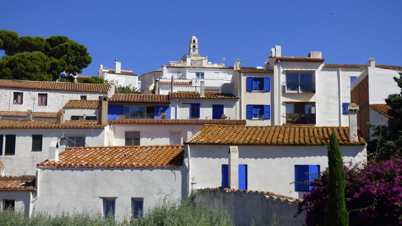 Cadaqués — white and brown concrete building during daytime