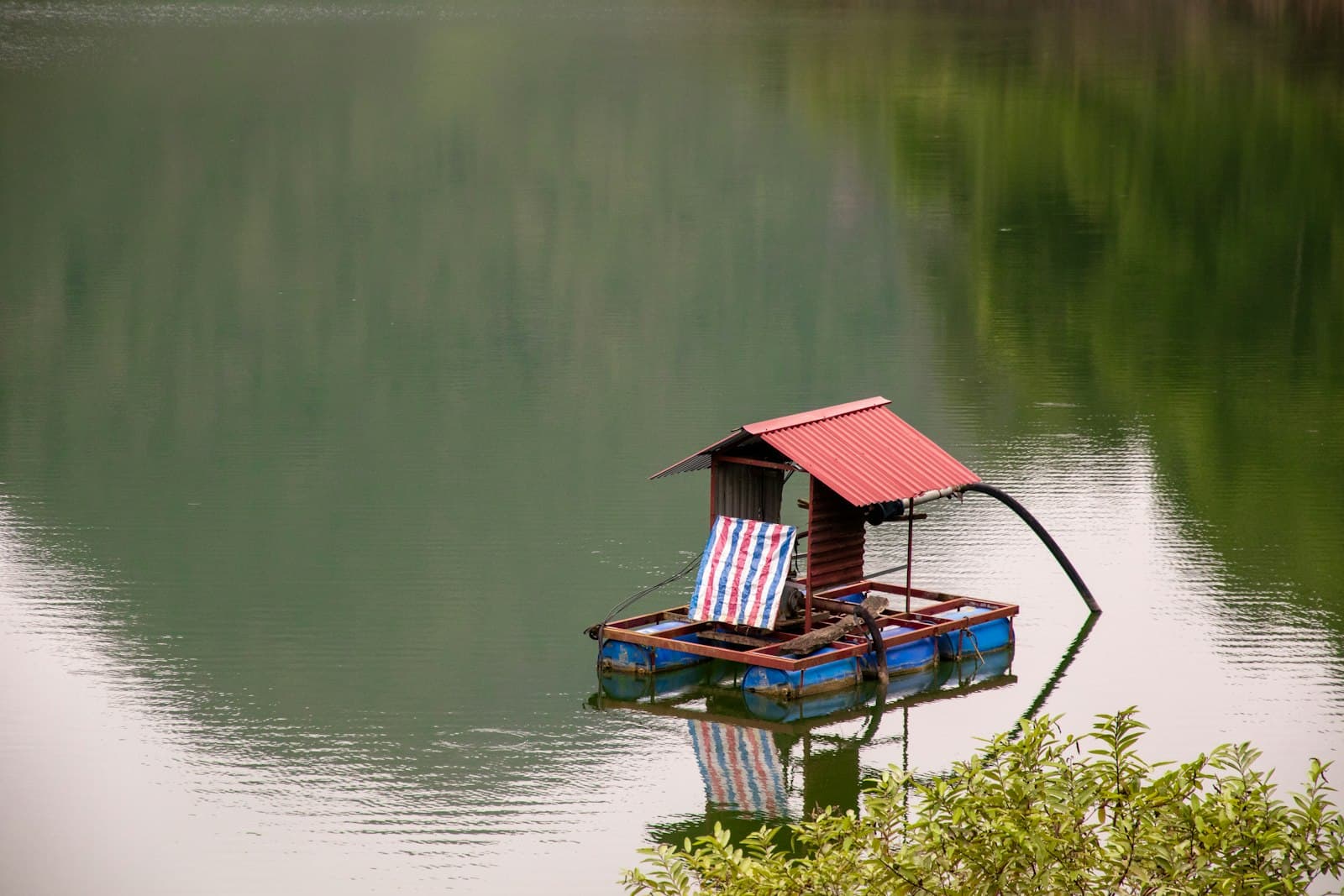 Cao Bằng — a small house boat floating on top of a lake