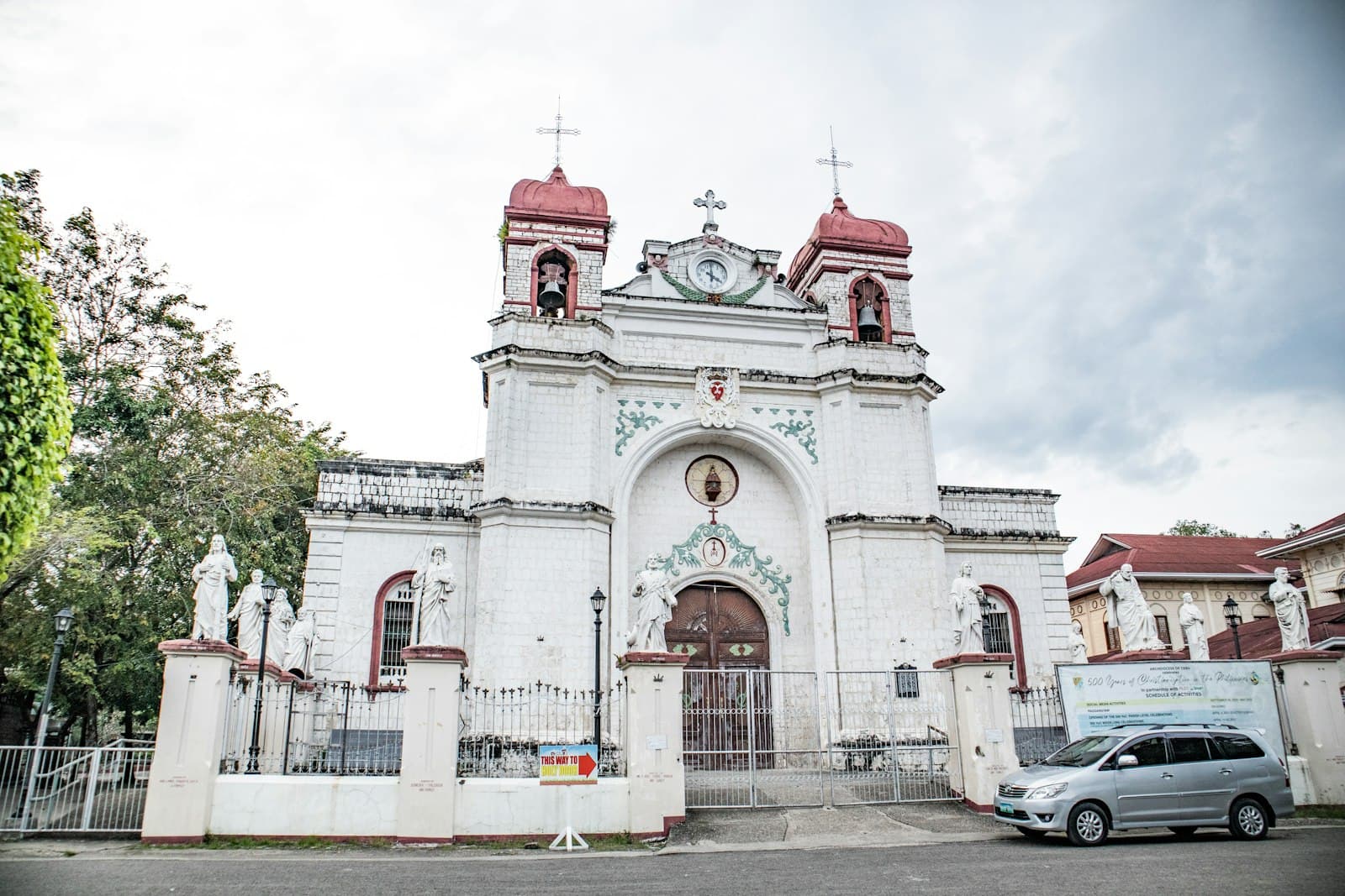 Carcar — a white building with a red roof