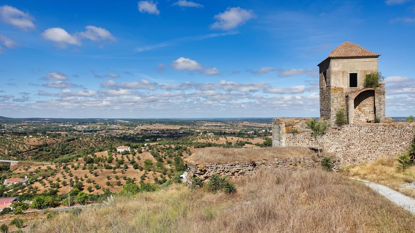 Castelo Novo — a stone building on a hill