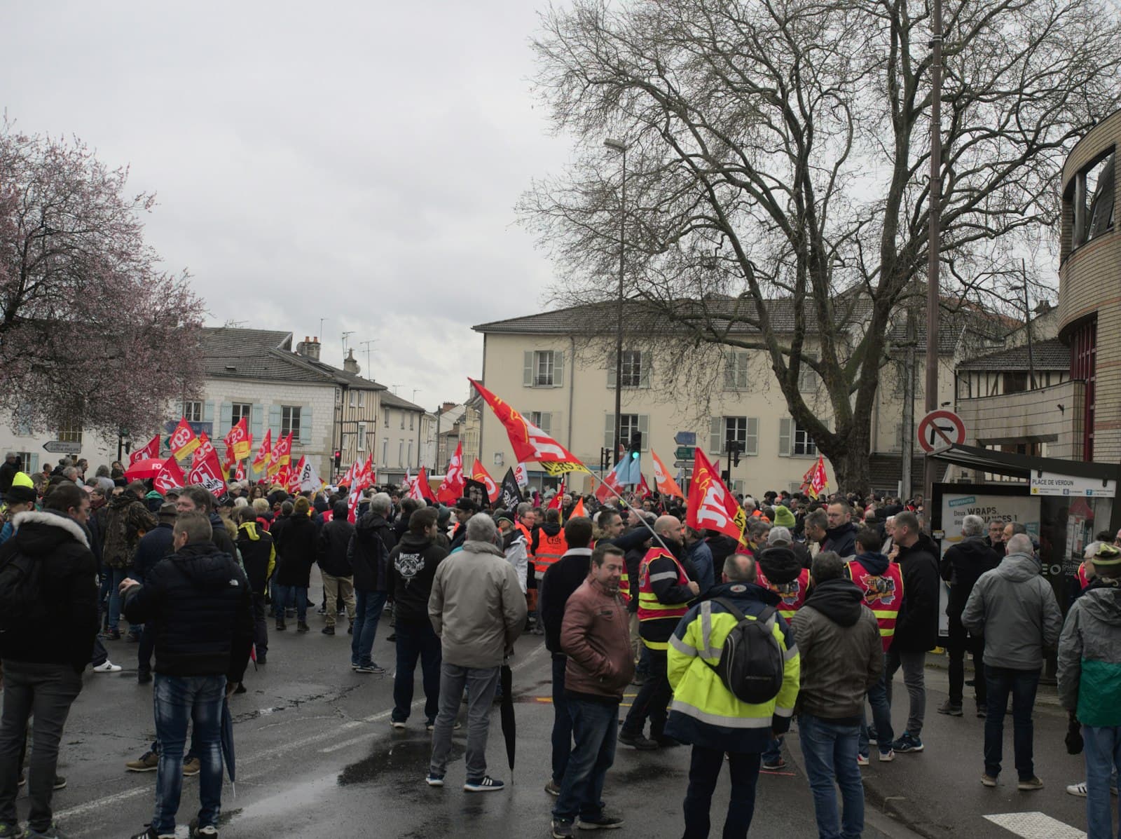 Châlons-en-Champagne — a large group of people standing on a street
