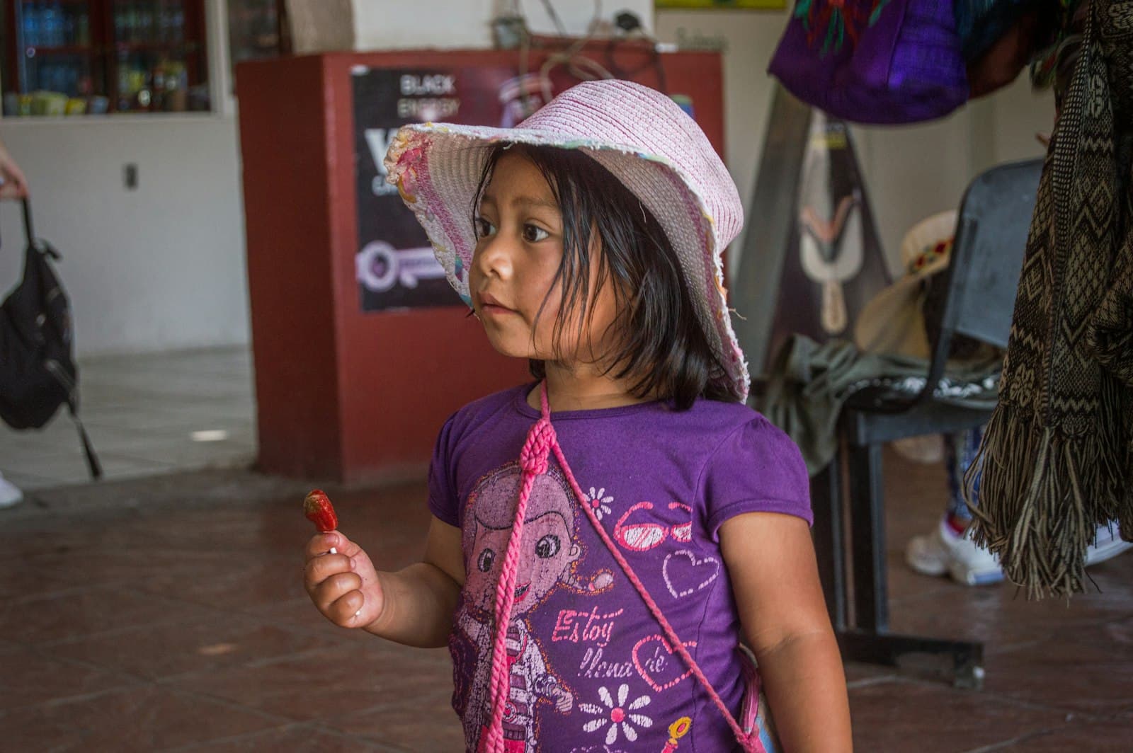 Chiapa de Corzo — girl in purple t-shirt and white hat