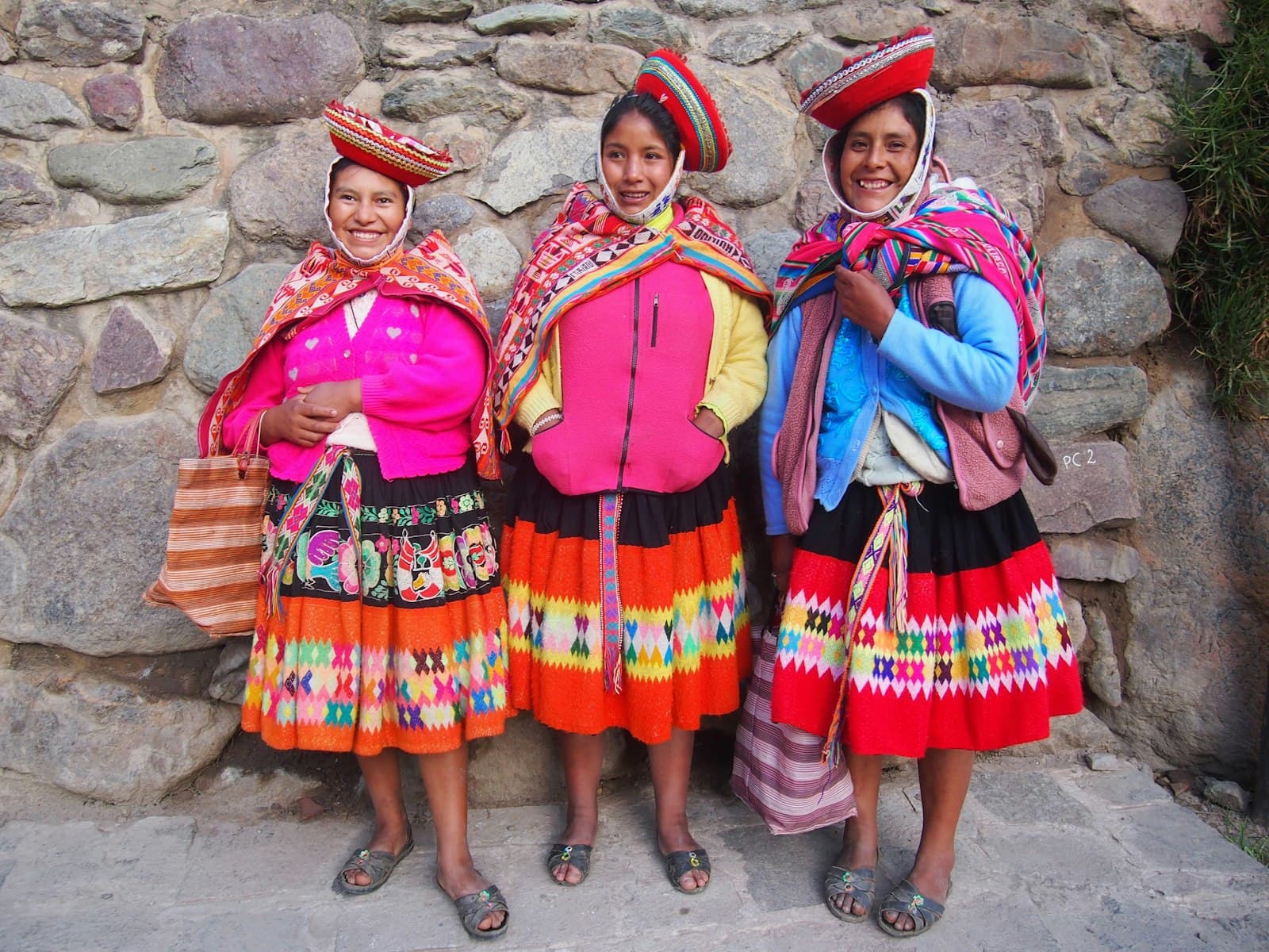 Chincha — three smiling women