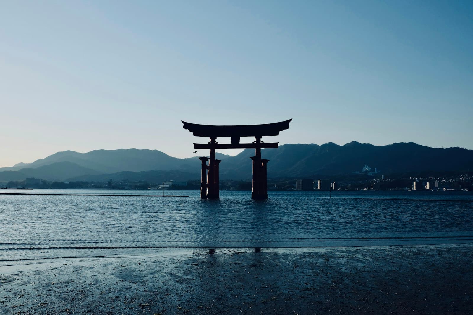 Chiran — a large body of water with a large structure in the middle of it