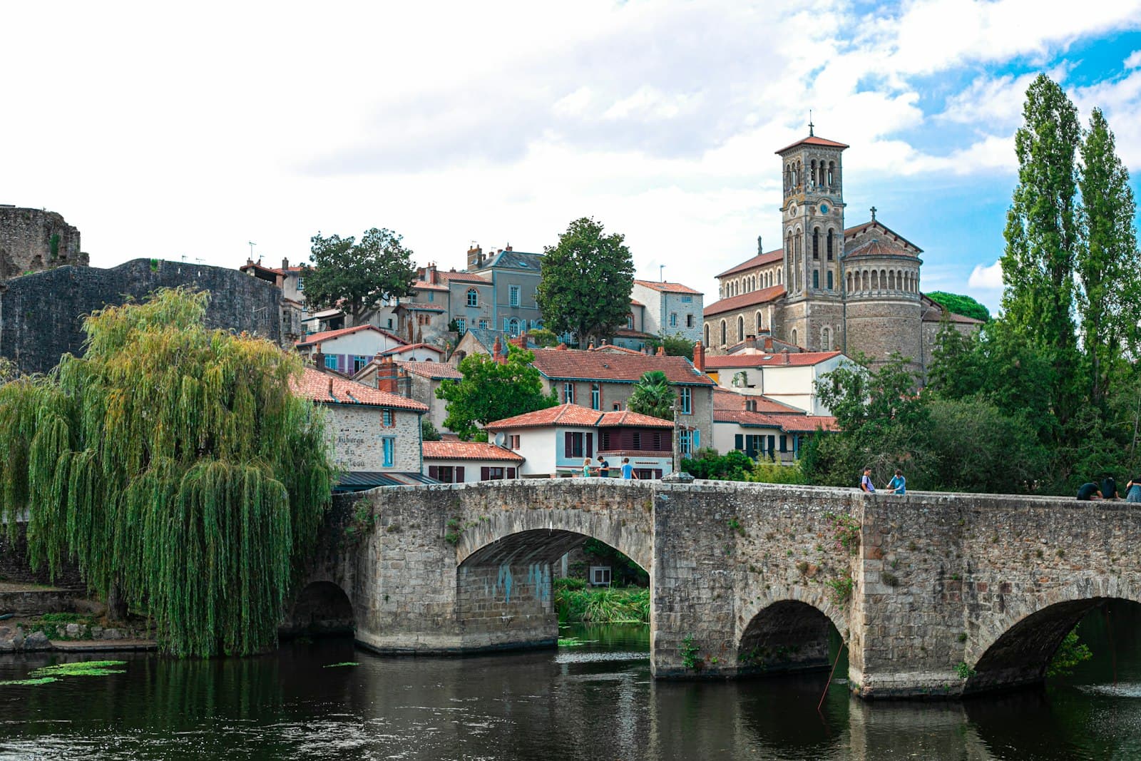 Clisson — white and brown concrete bridge over river