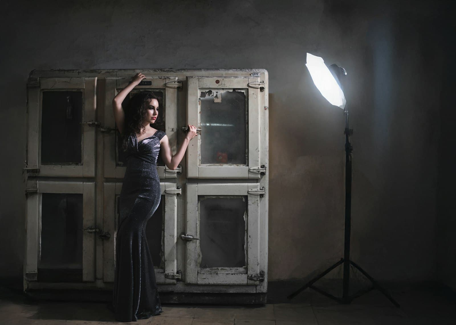 Coatepec — A woman poses for a photo shoot.