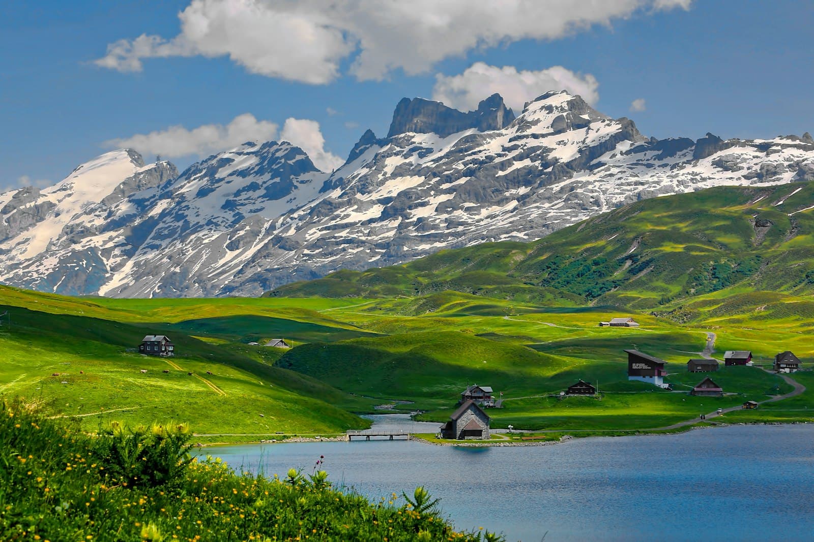 Coire — mountain and houses
