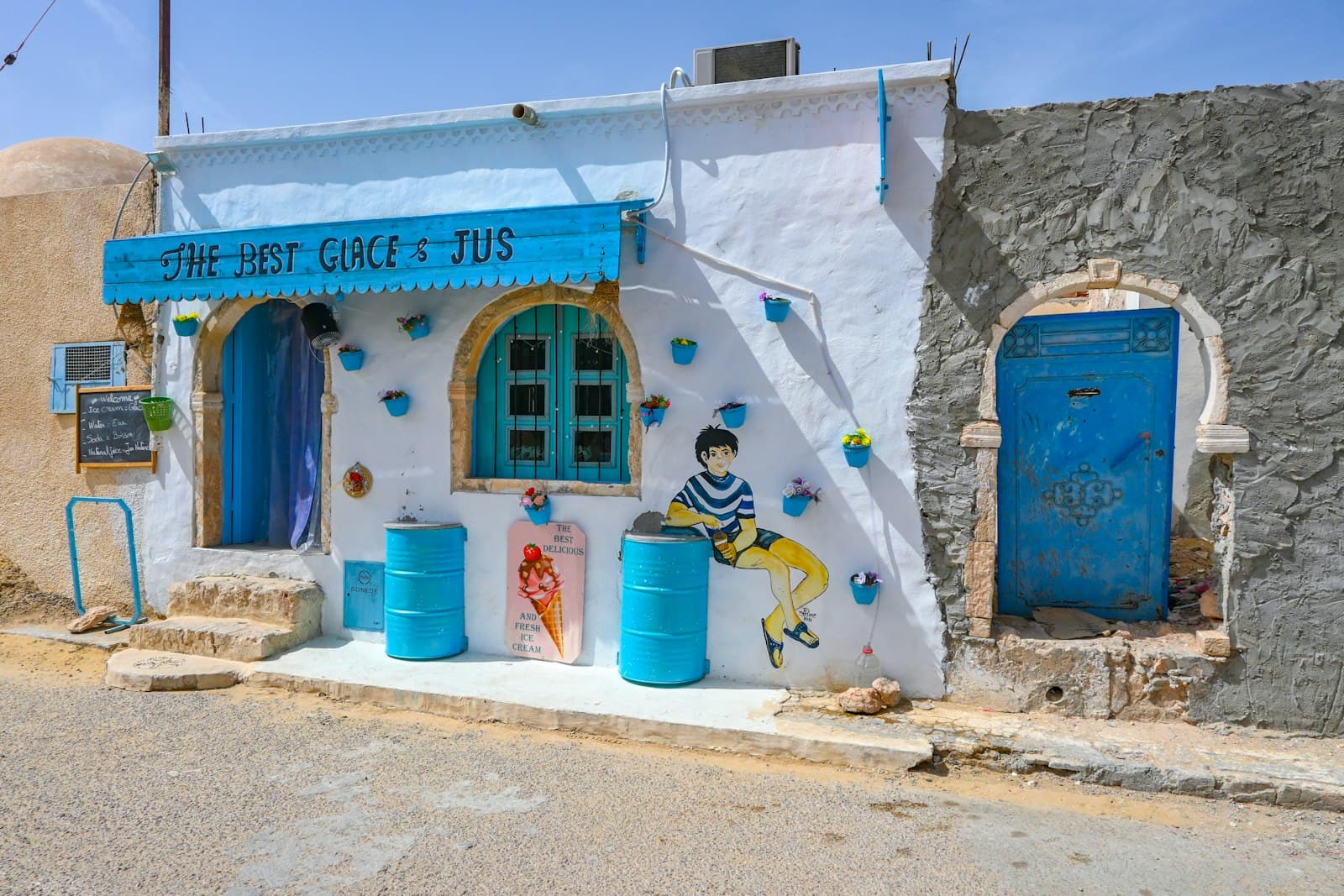 Djerba — A blue-decorated shop with bright colors.