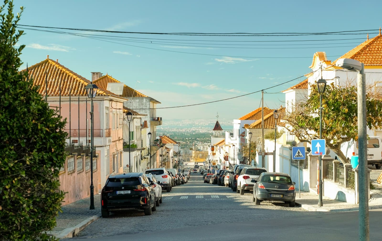 Elvas — A street with cars parked on both sides of it