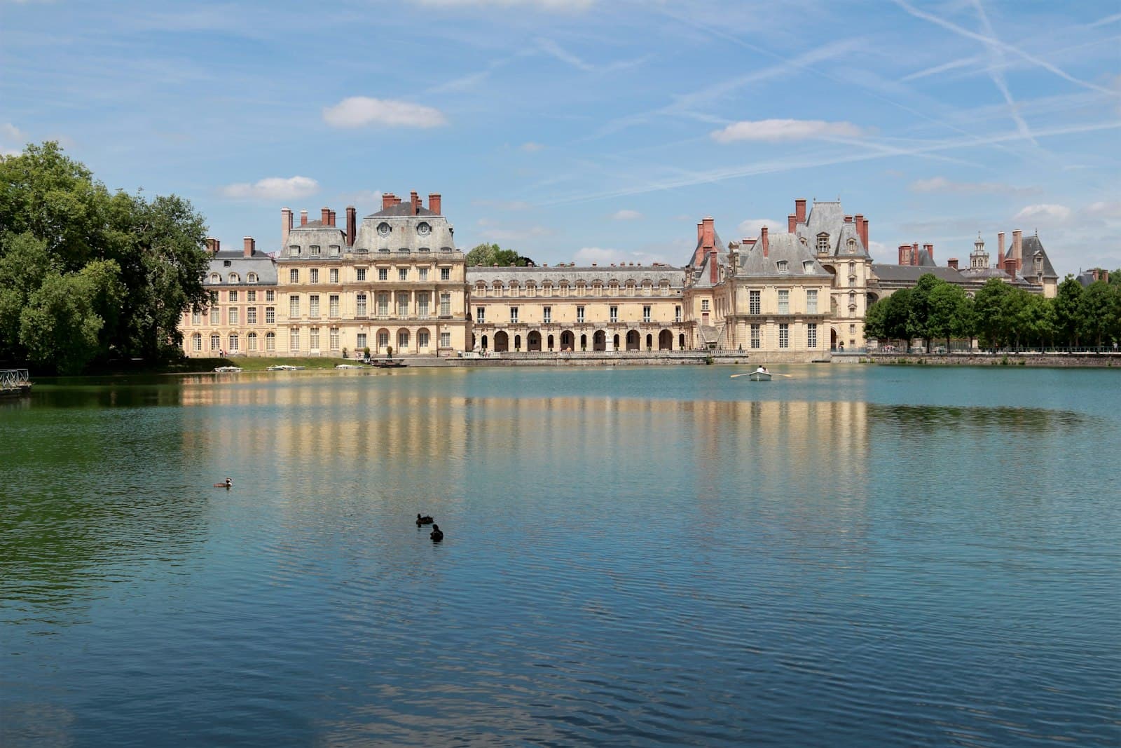 Fontainebleau — white concrete building near body of water during daytime