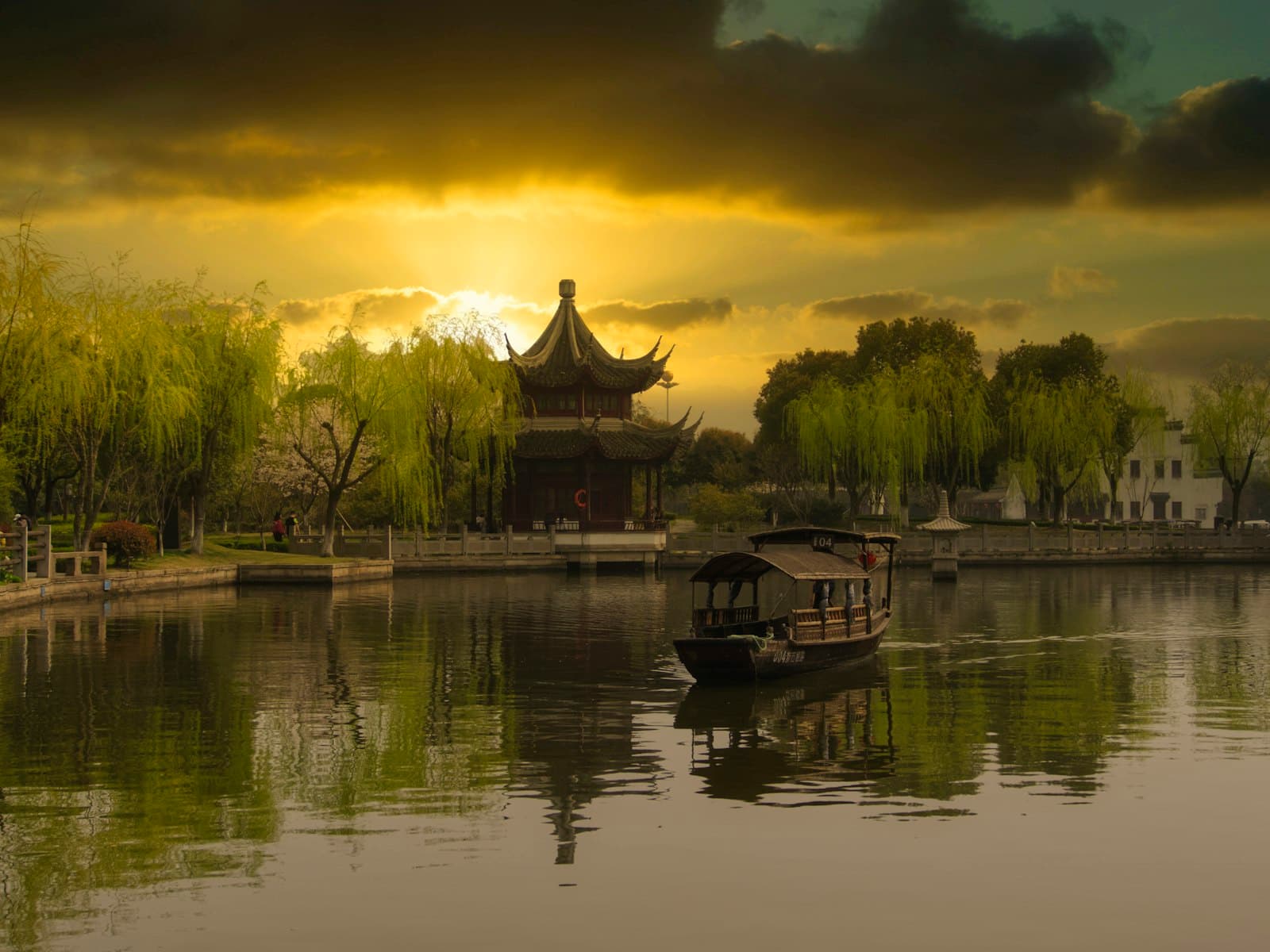 Foshan — brown wooden house on lake during sunset