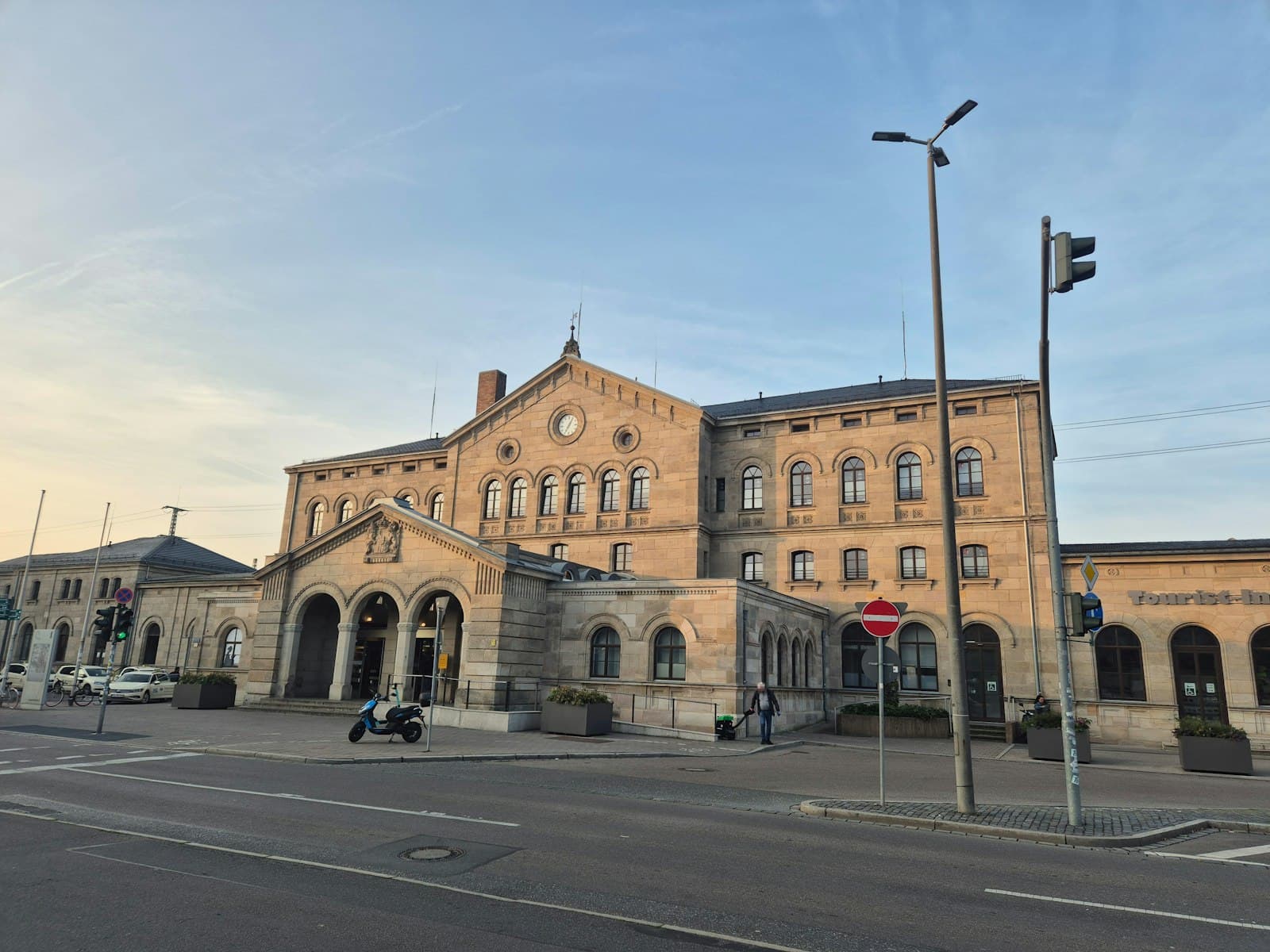 Fürth — A large building sitting on the side of a road