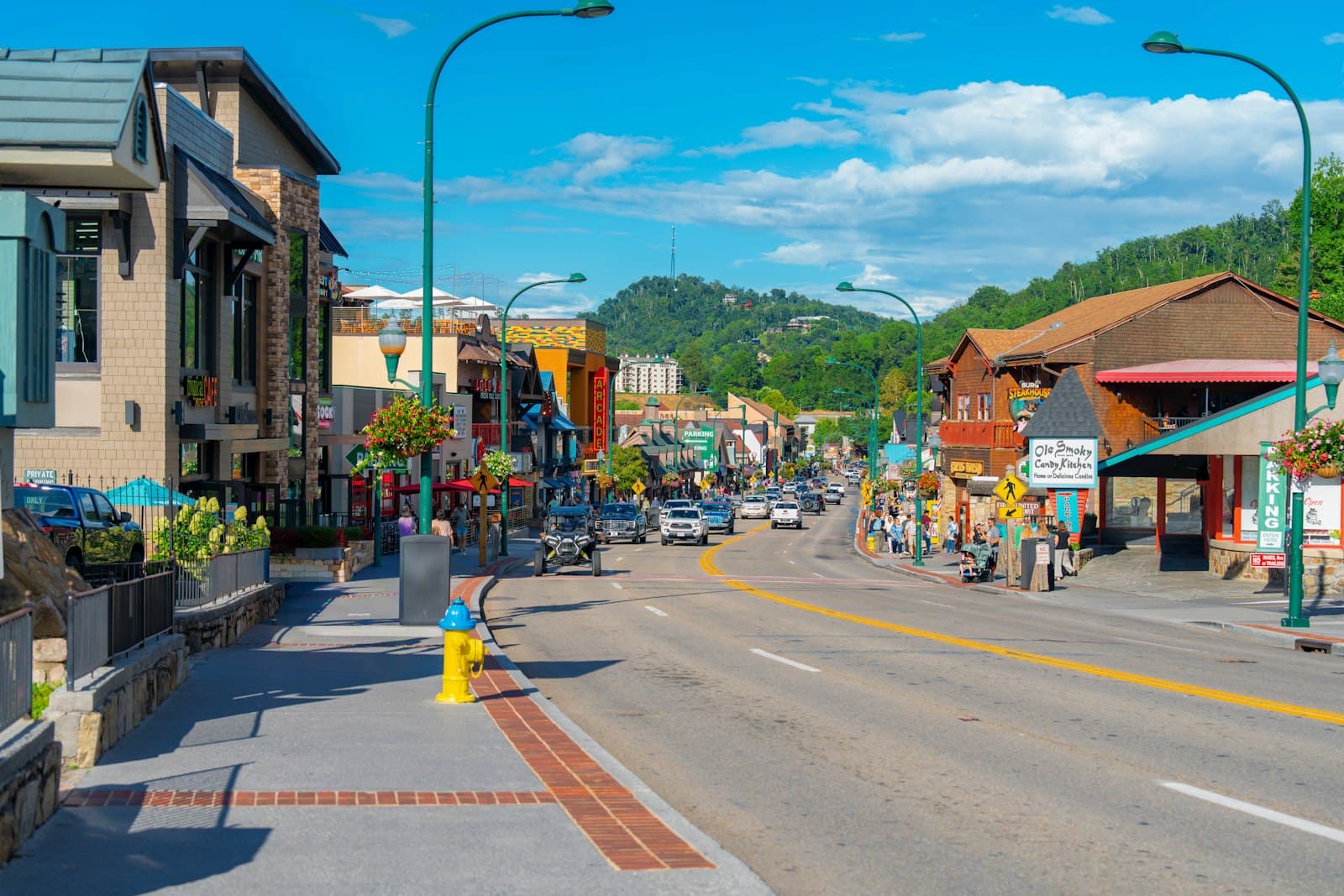 Gatlinburg — Busy street with shops and people on a sunny day