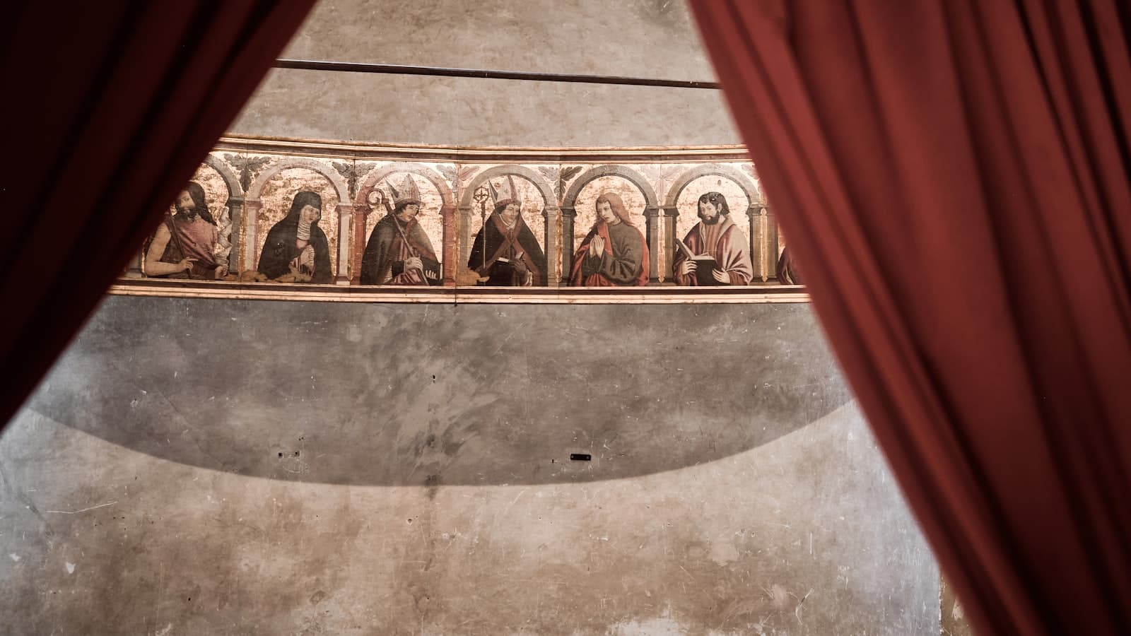 Grado — a wall with a painting on it