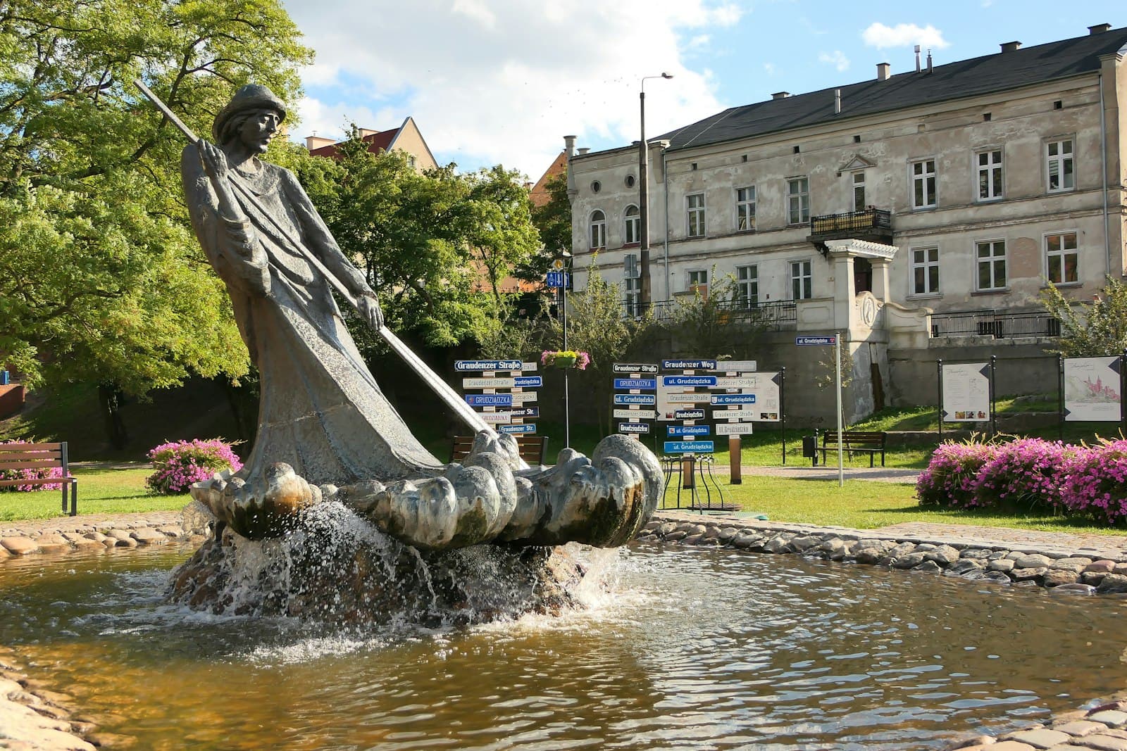 Grudziądz — a fountain with a statue of a man holding a staff