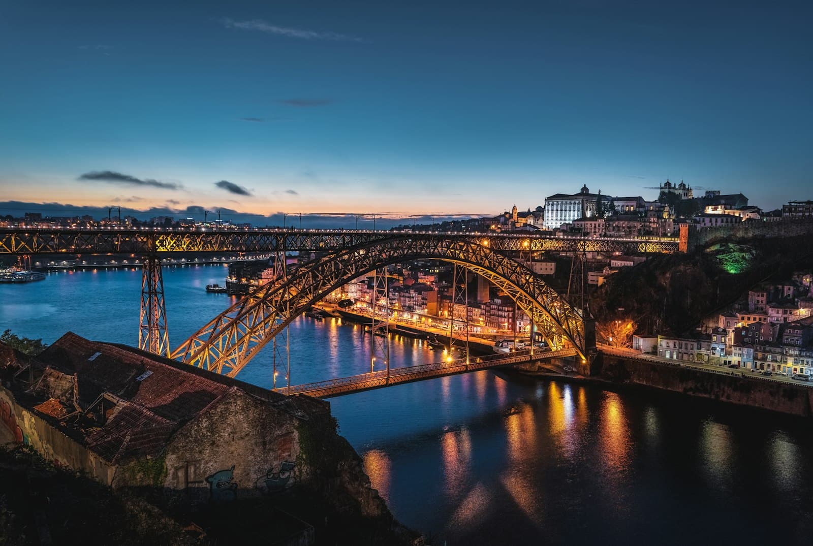 Guarda — brown bridge with light