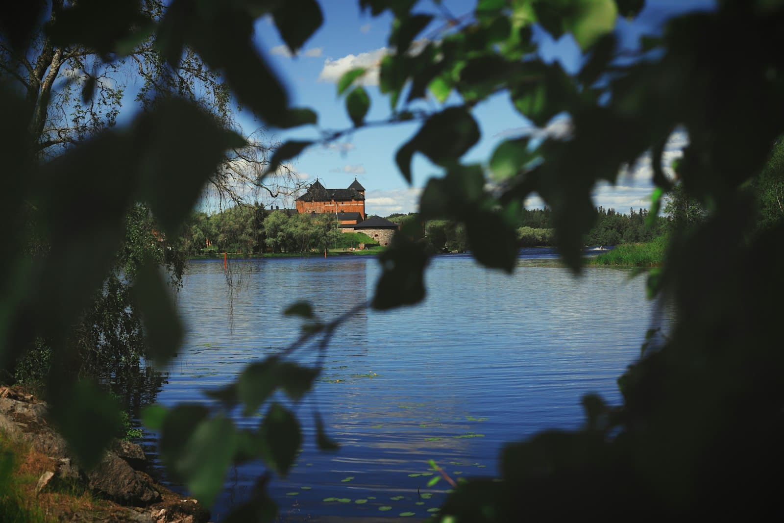 Hämeenlinna — A body of water with a building in the background