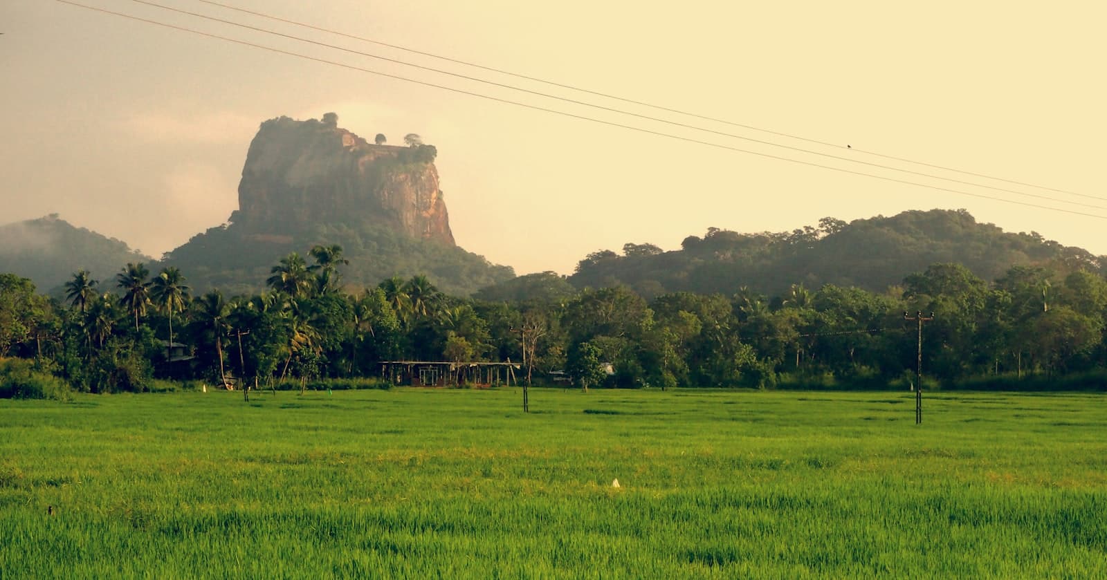 Haputale — green grass field near mountain during daytime