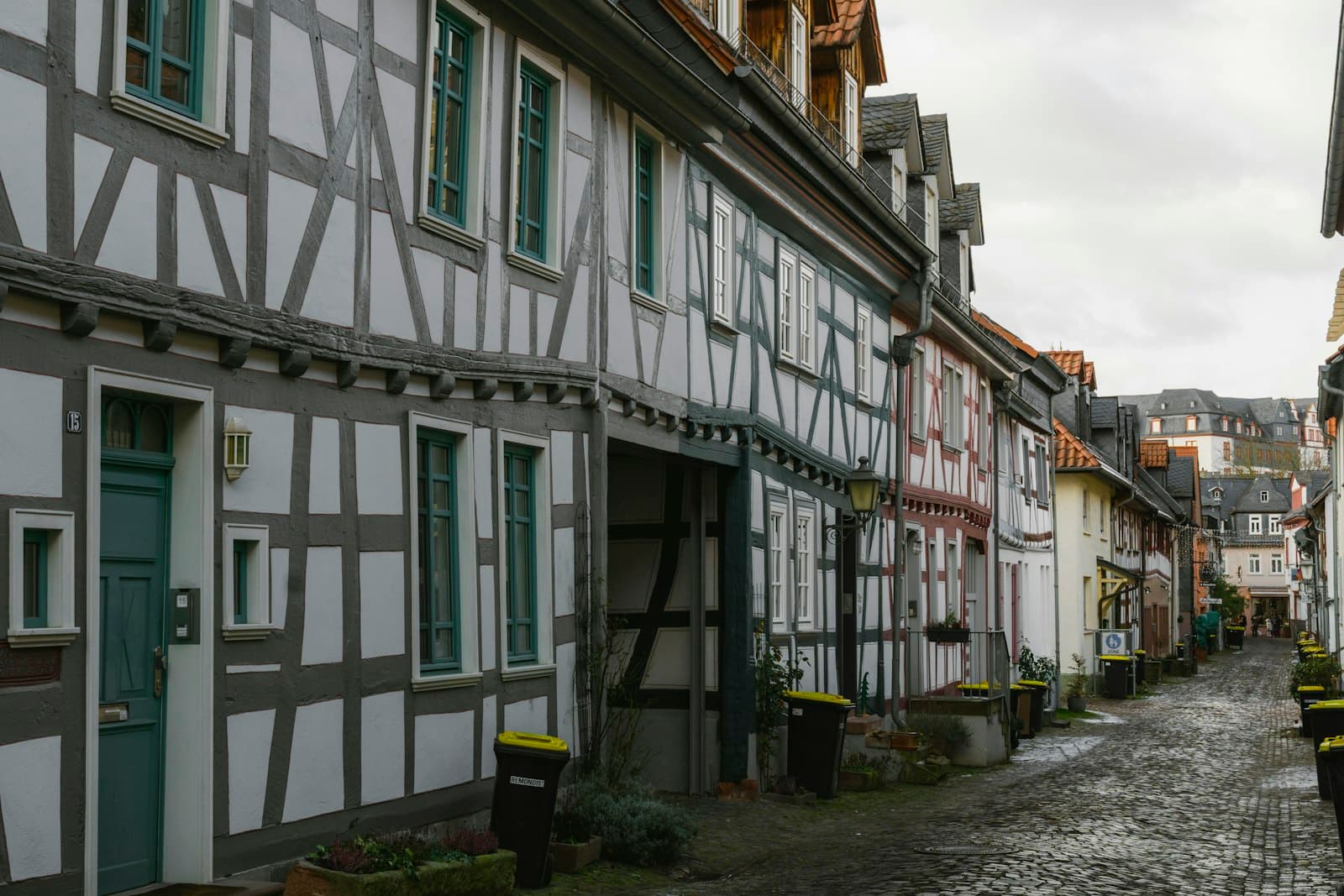 Idstein — Row of historic timber-framed houses on cobblestone street.