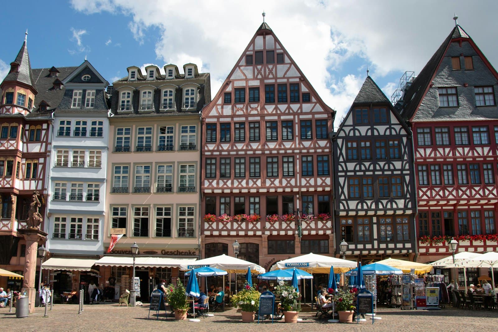 Iéna — a bunch of buildings that are next to each other