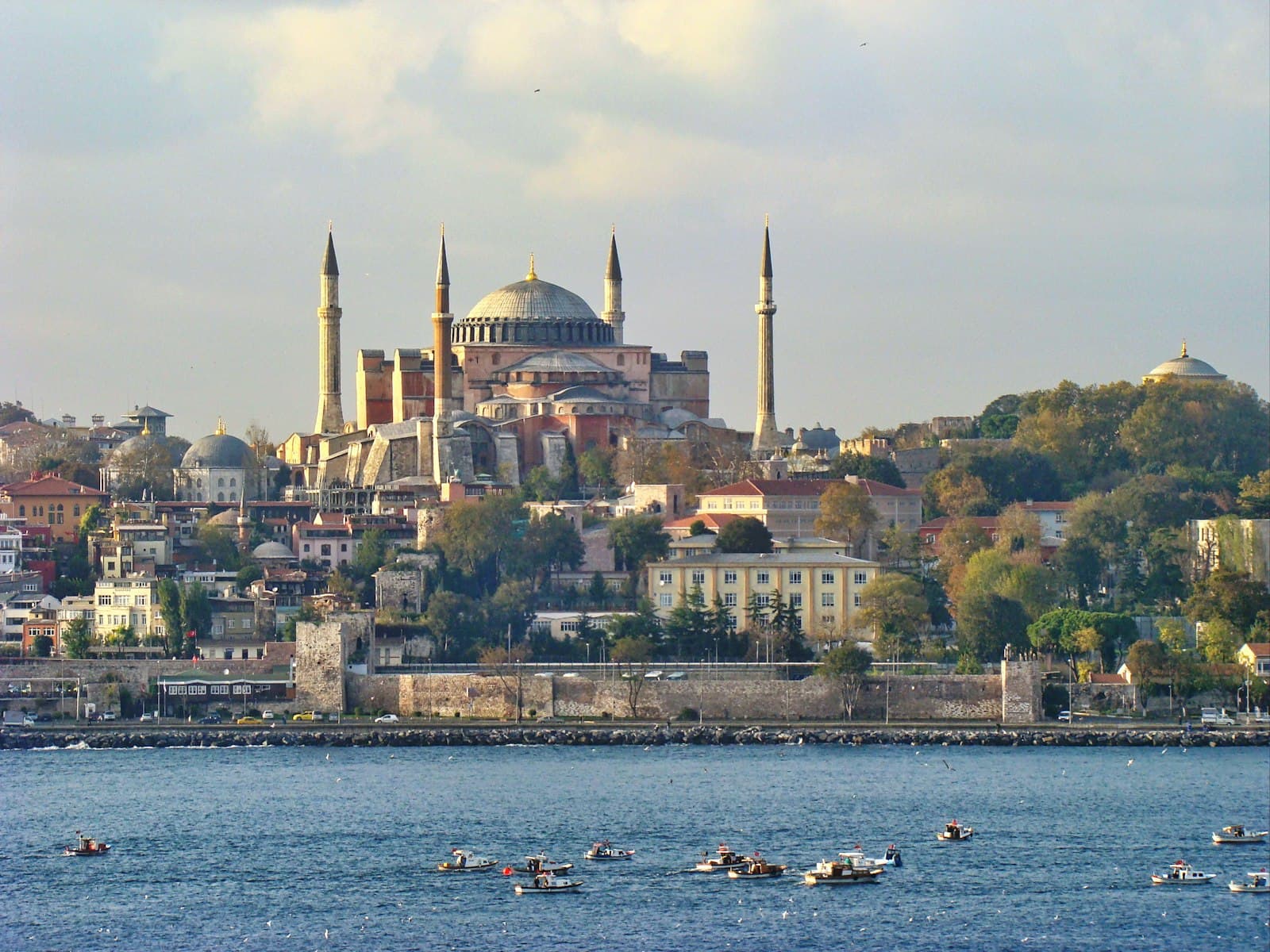 İznik — a view of a city from across the water