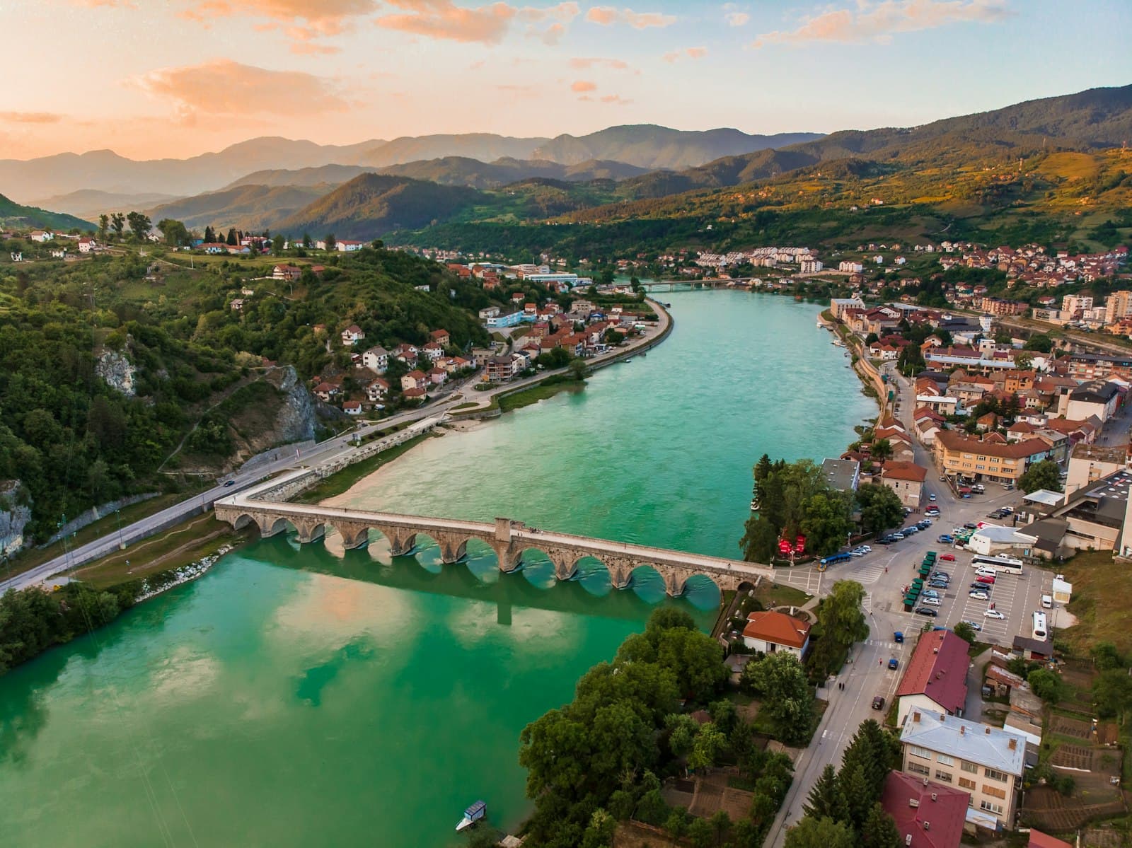 Jajce — body of water under bridge