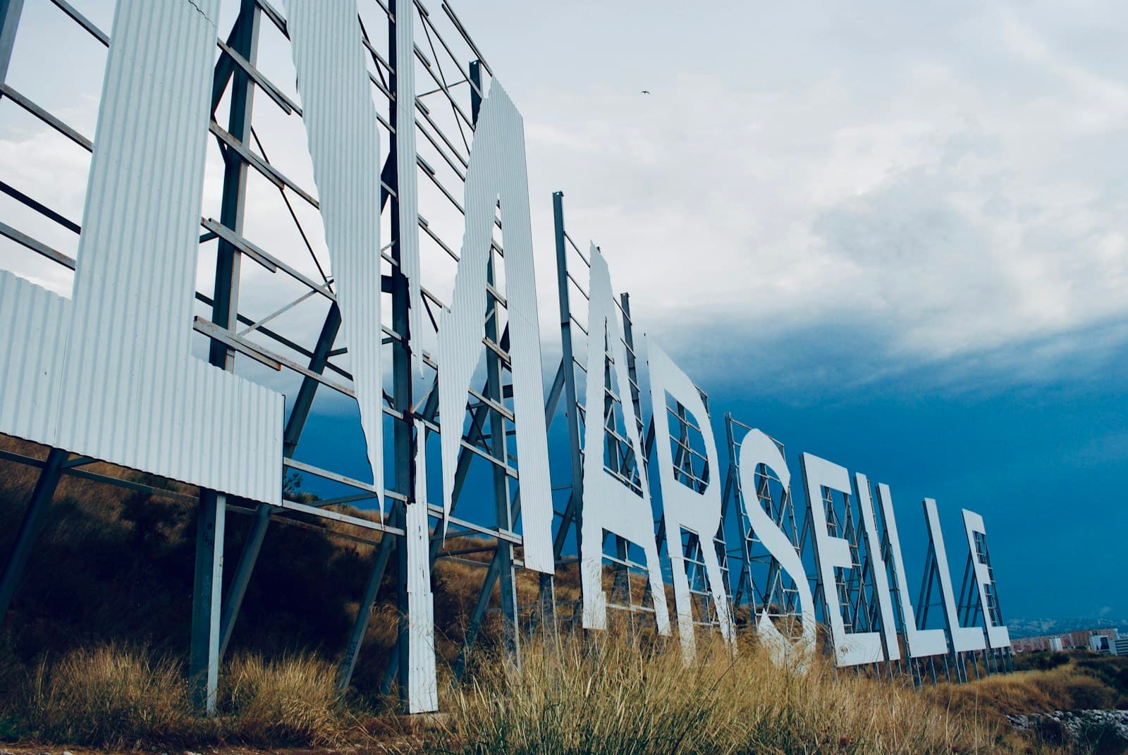 Josselin — a large white sign