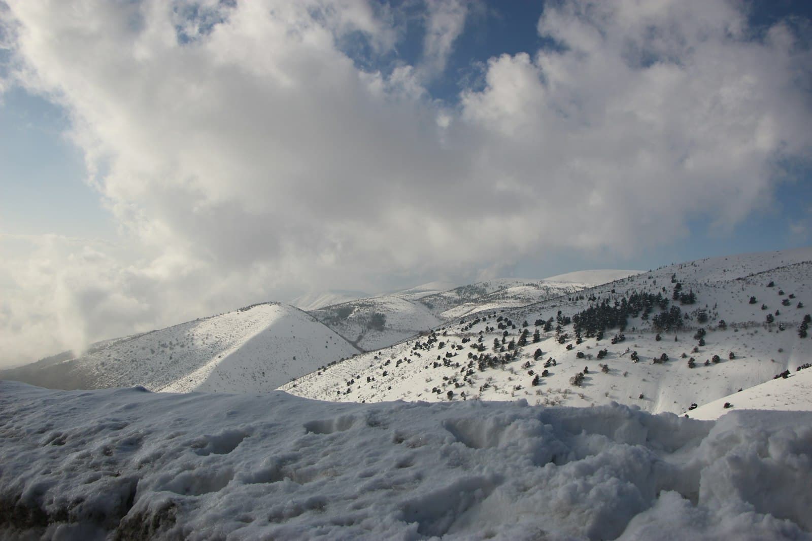 Kahramanmaras — a view of a snowy mountain with clouds in the sky