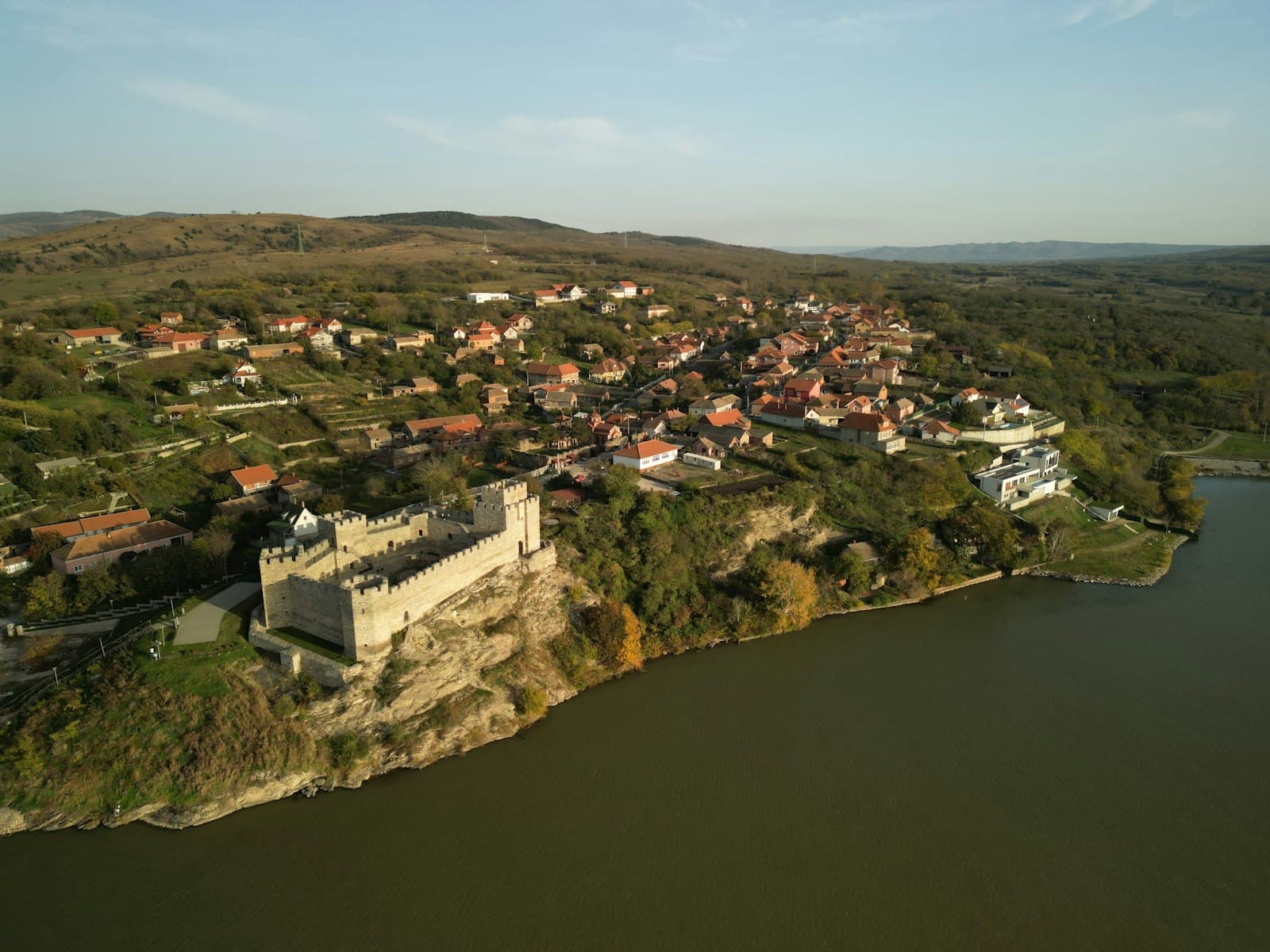 Kragujevac — An aerial view of a small town on a cliff