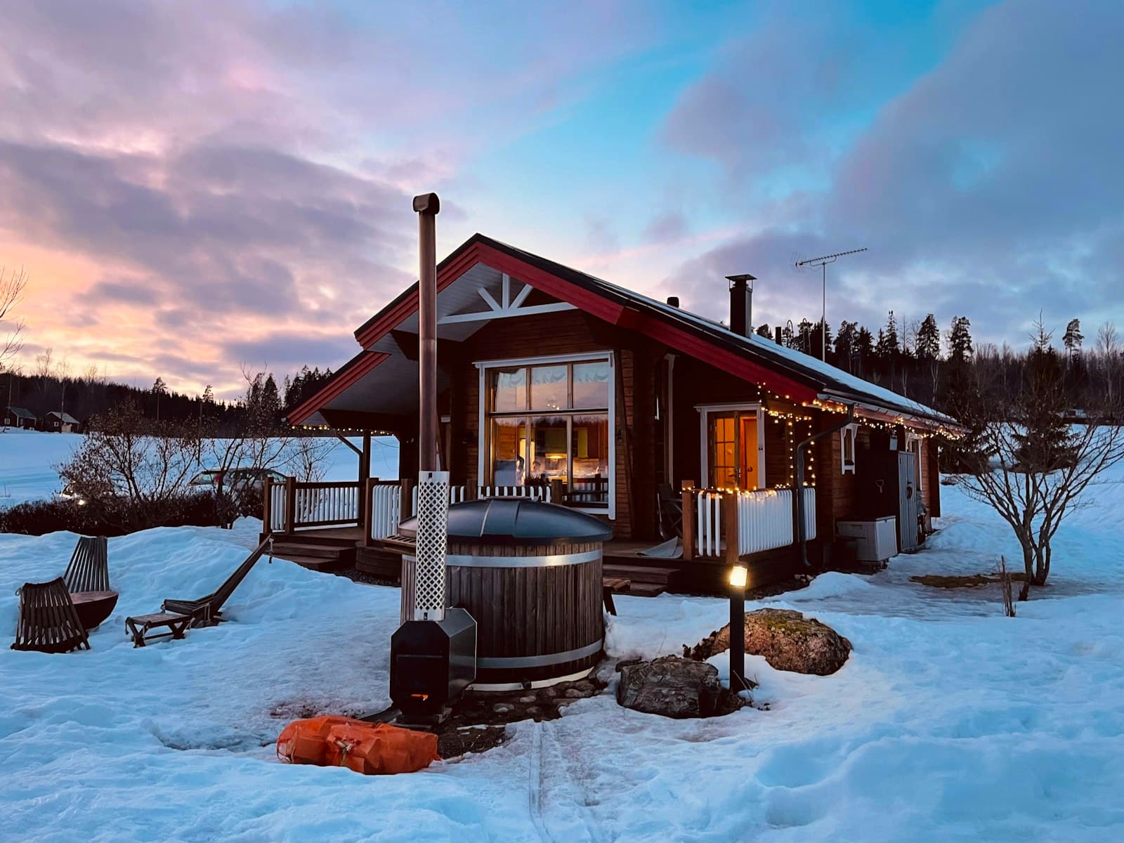 Lohja — a small cabin with a hot tub in the snow