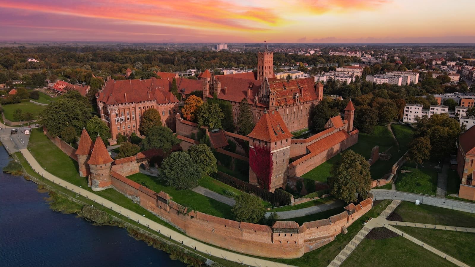 Malbork — a city with a river running through it