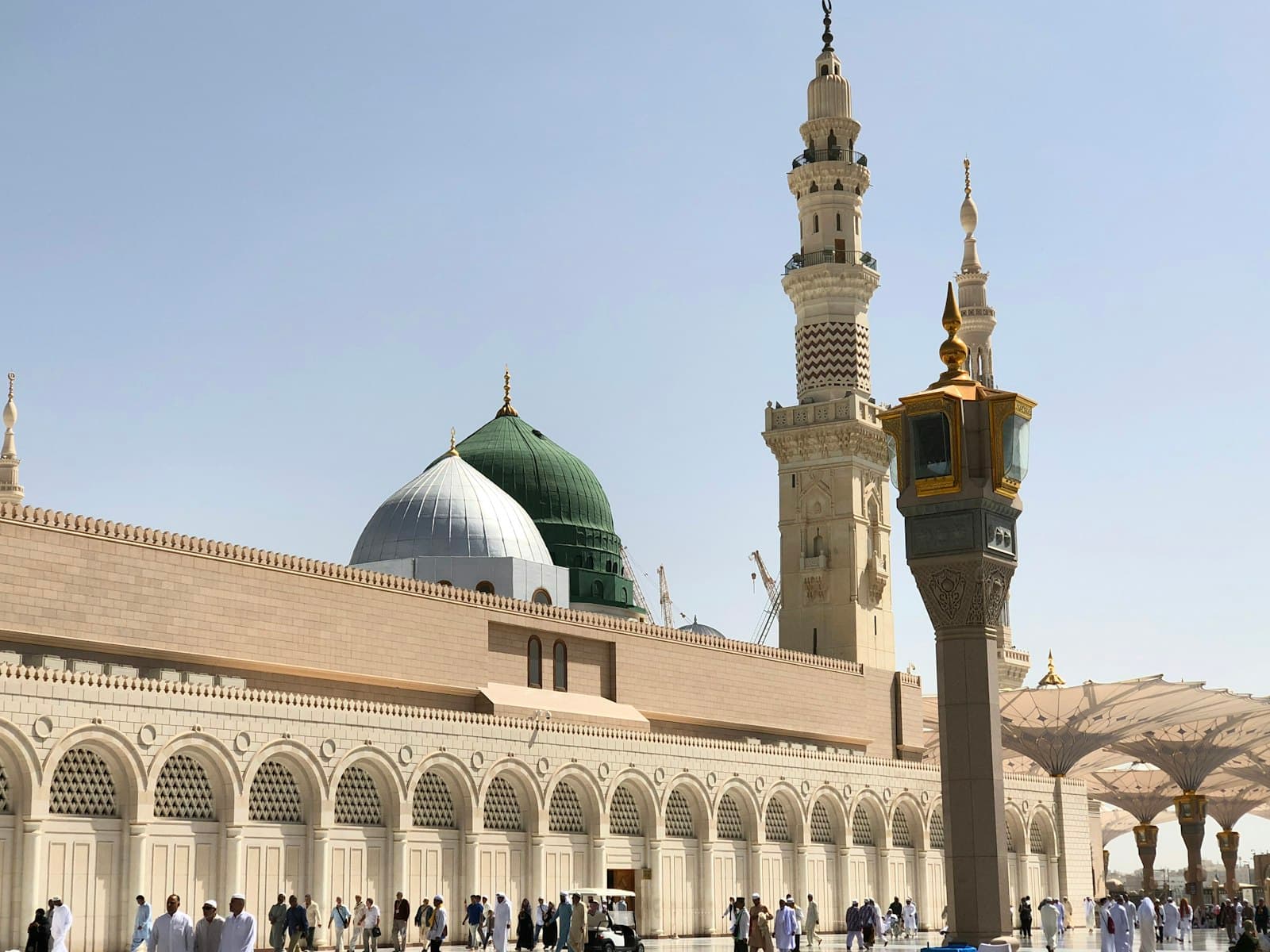 Medina — The Green Dome and minaret of the Prophet's Mosque in Medina, Saudi Arabia