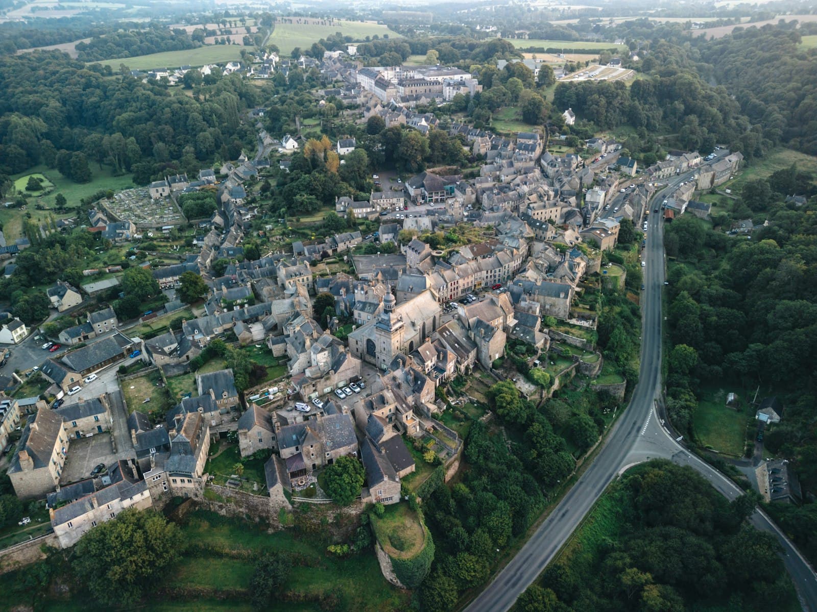 Moncontour — An aerial view of a city with lots of trees